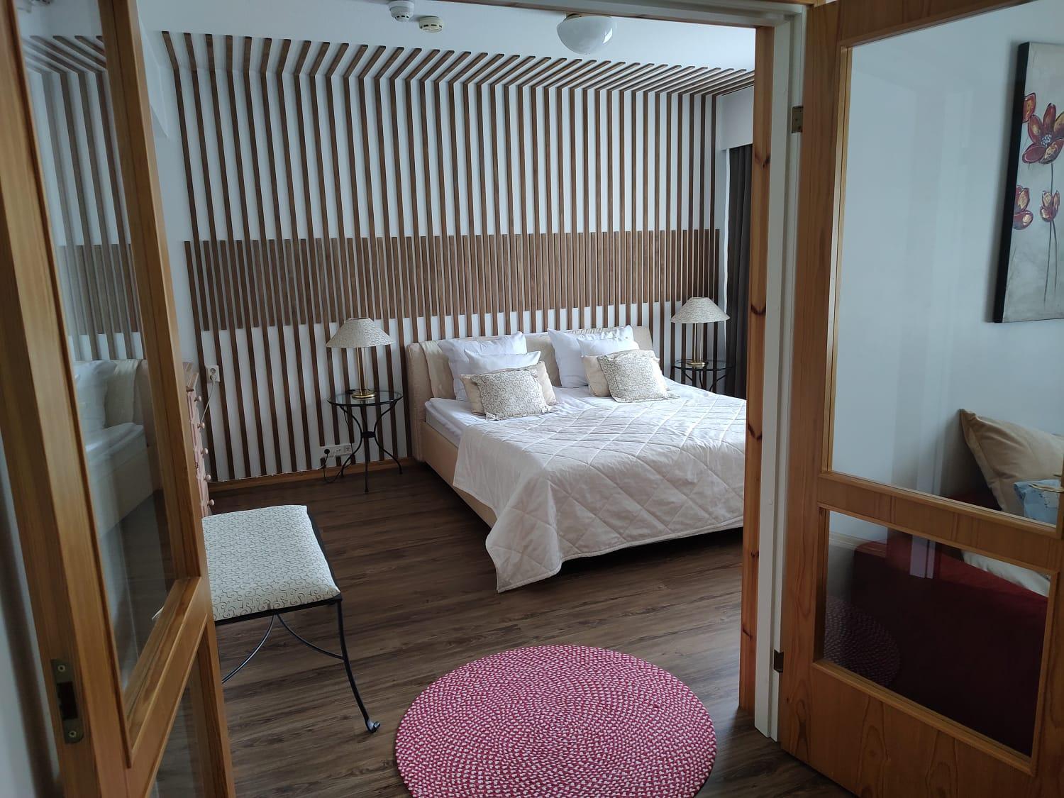 Suite - Photo 1