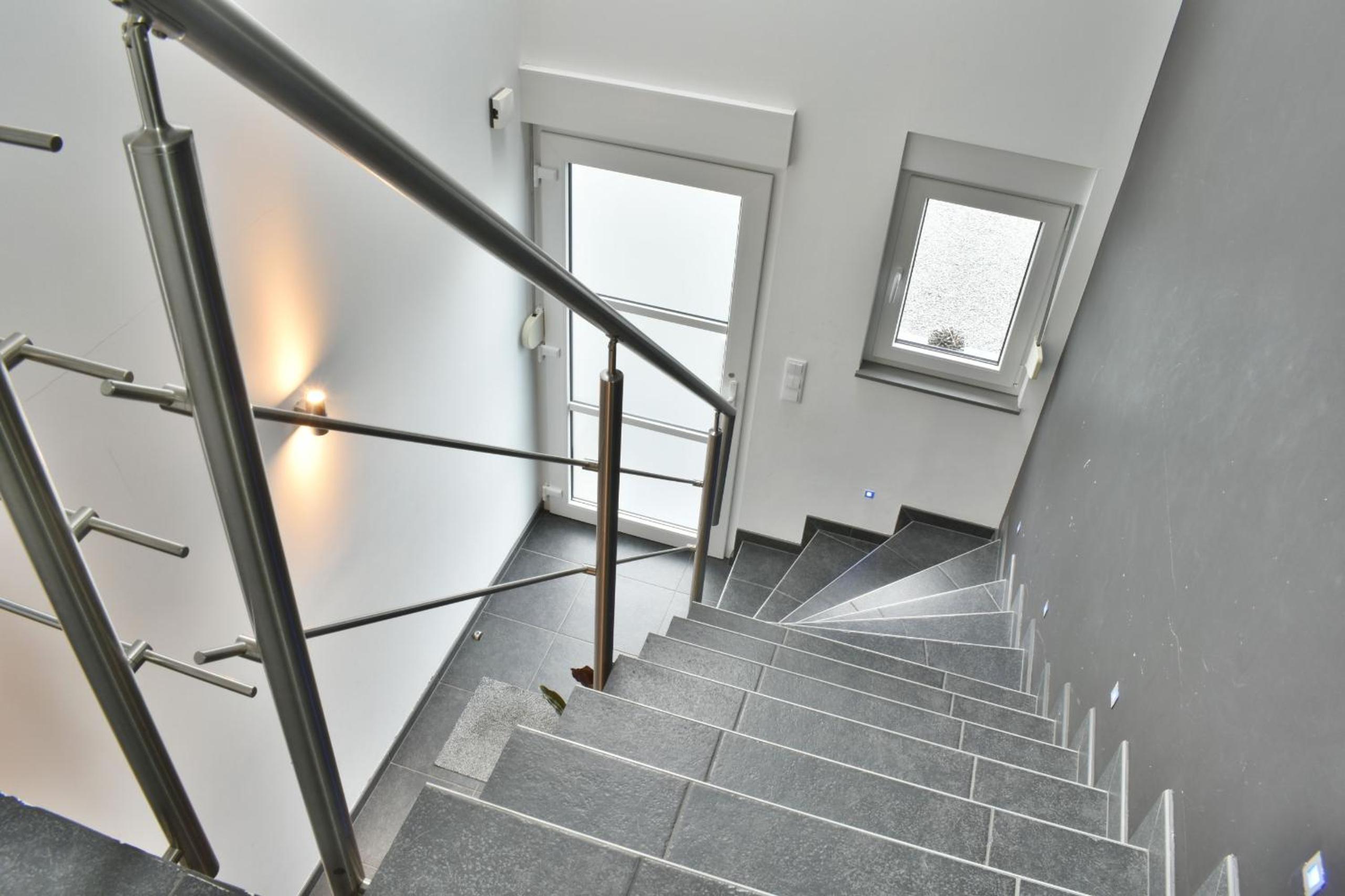 Five-Bedroom House photo 2