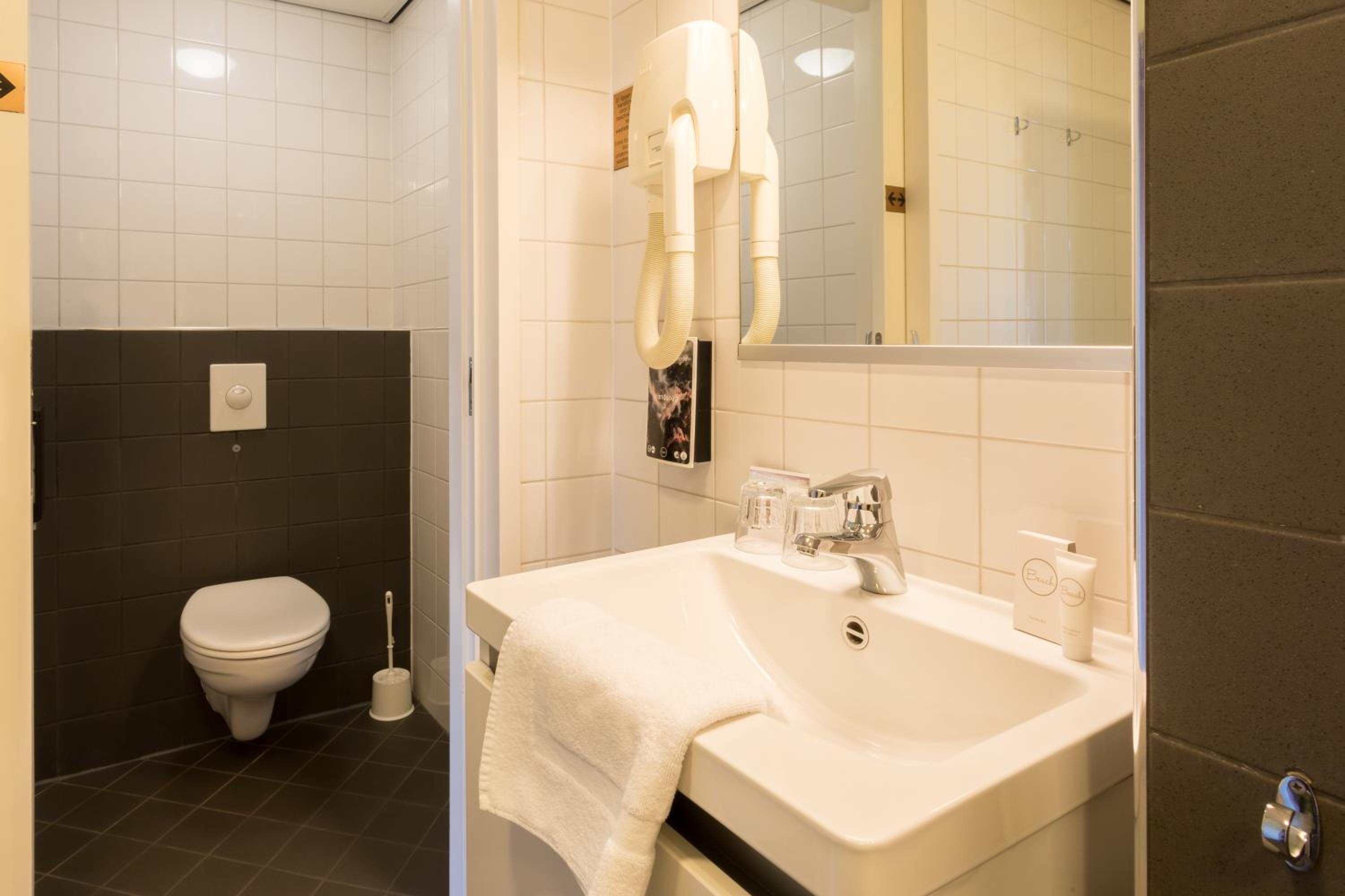 Suite - Photo 3