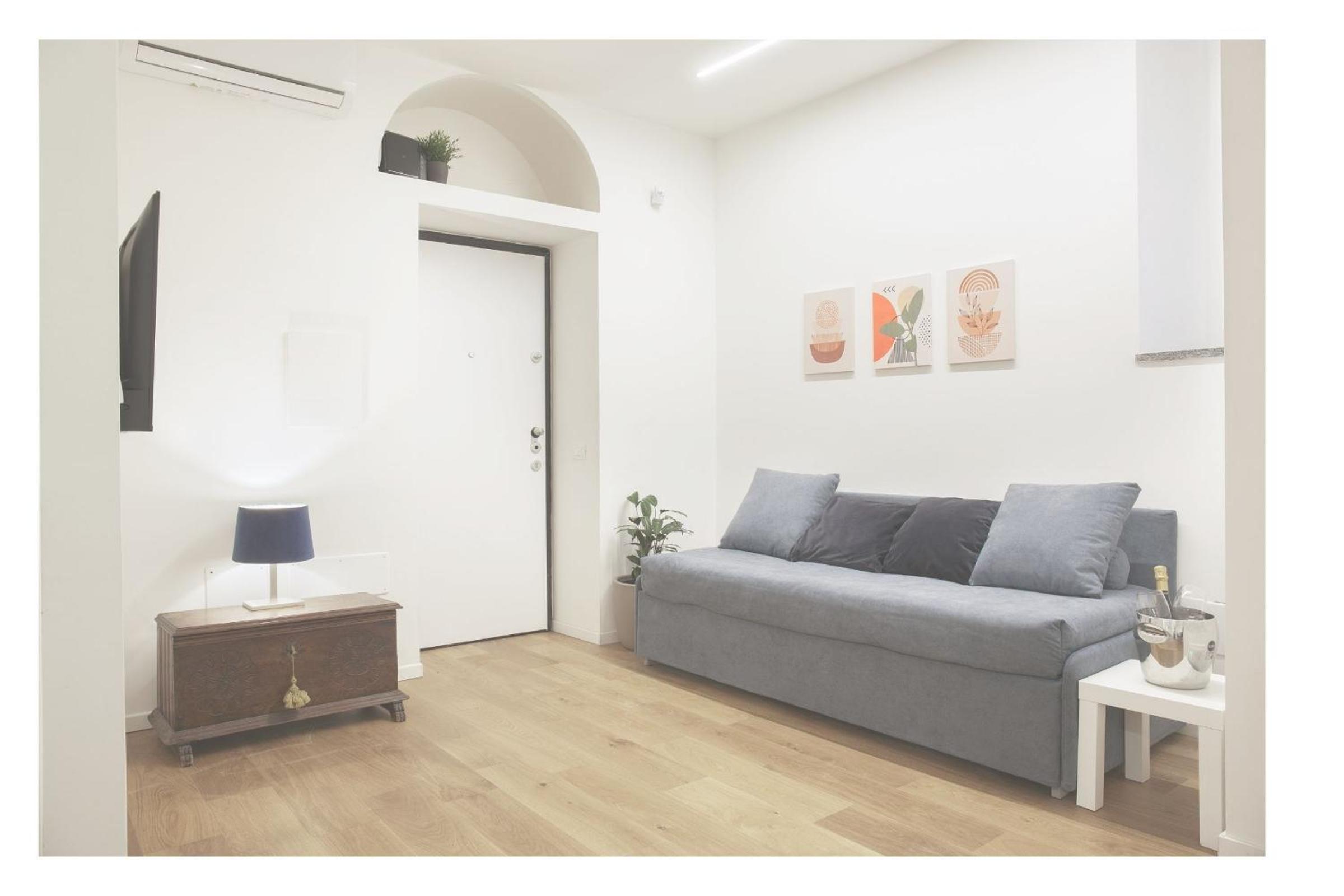 One-Bedroom Apartment photo 1