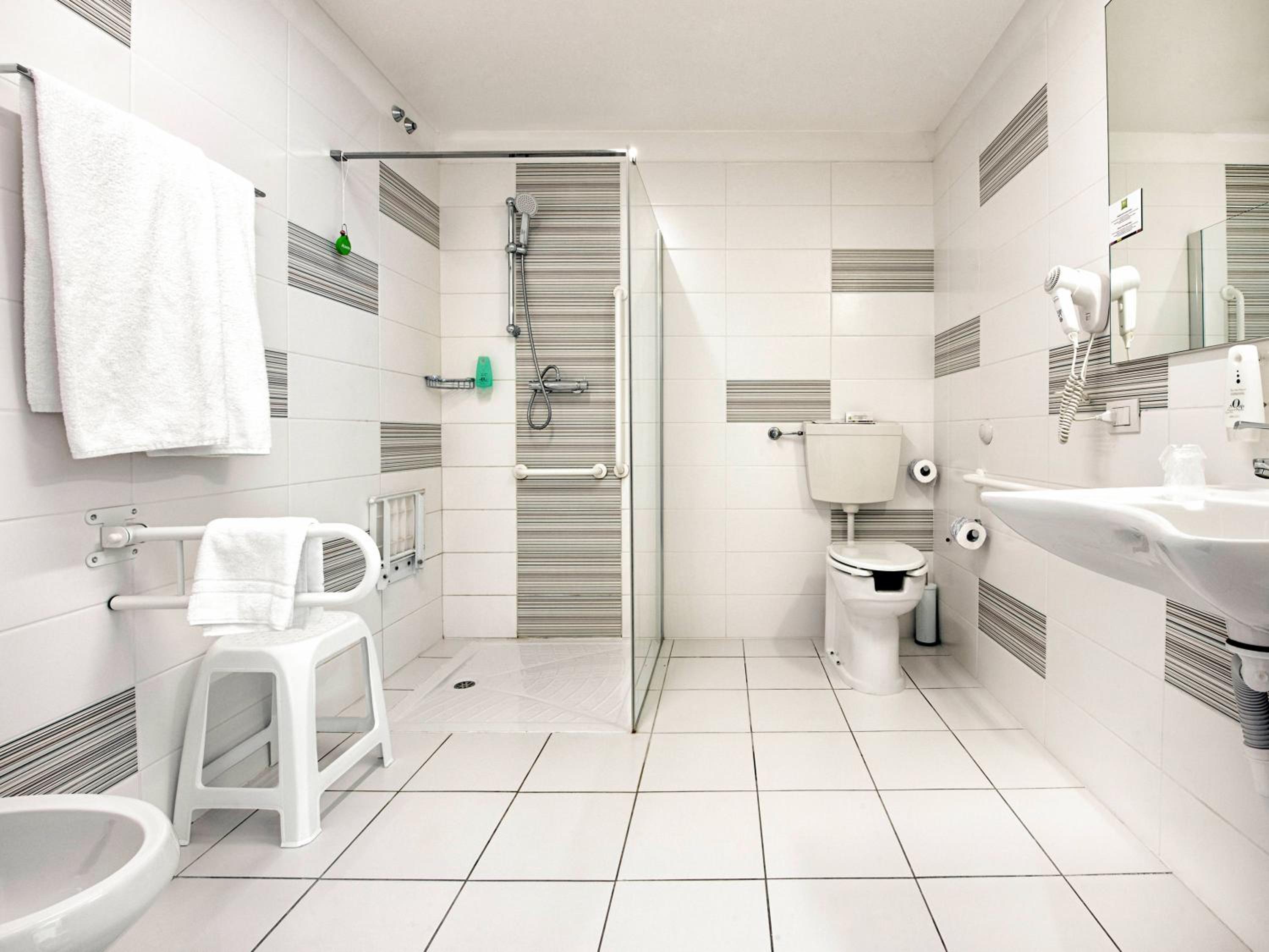 Economy Double Room - Disability Access - Photo 2