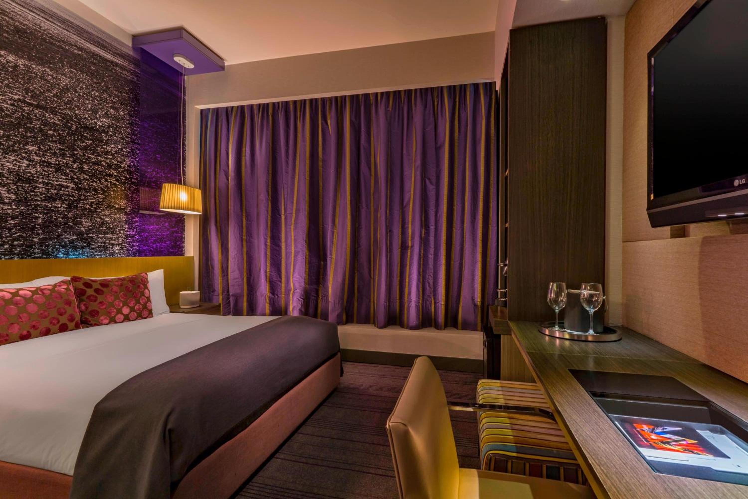Wonderful, Guest room, 1 King, City view - Photo 5