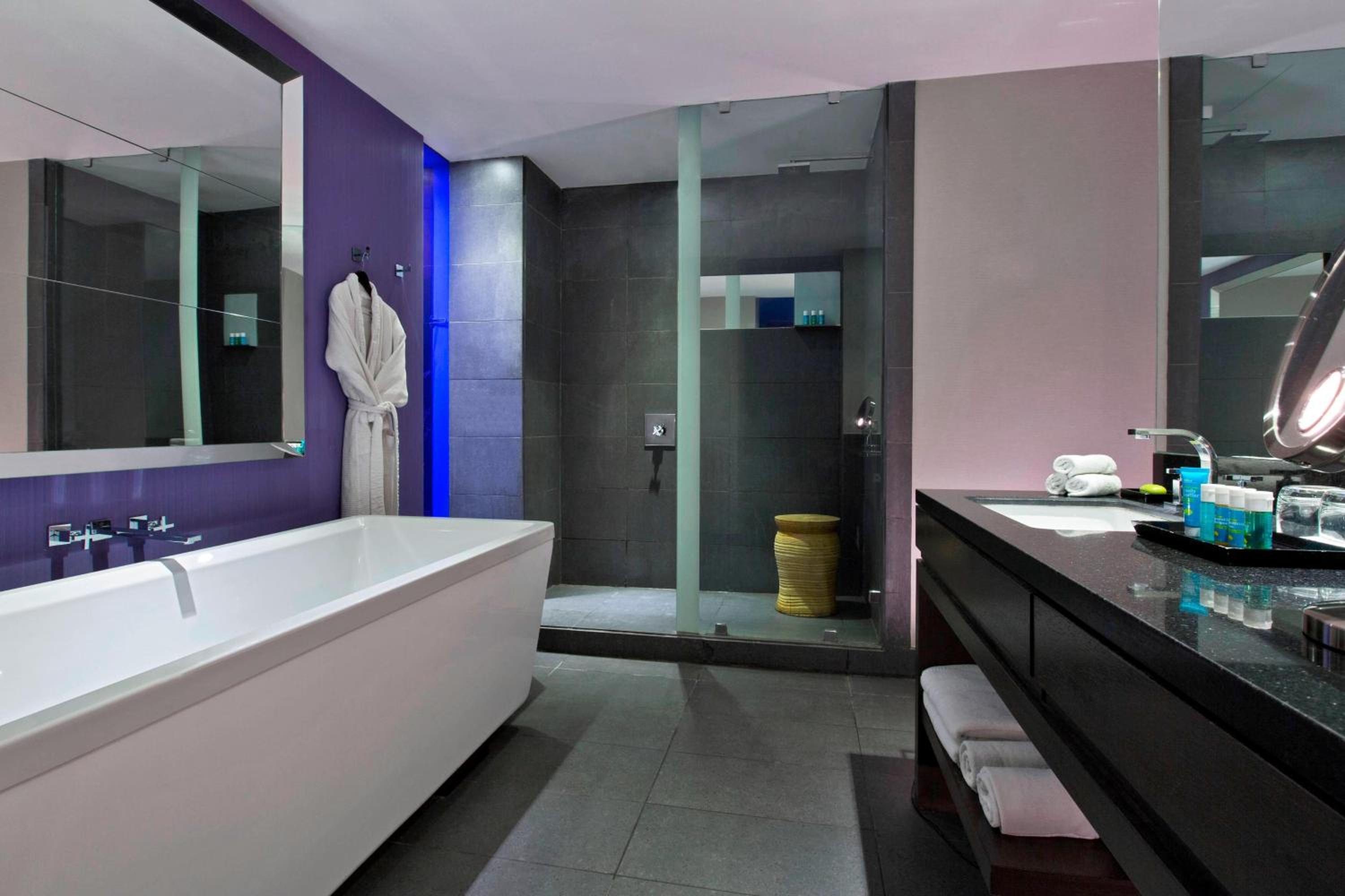 Wonderful, Guest room, 1 King, City view - Photo 7