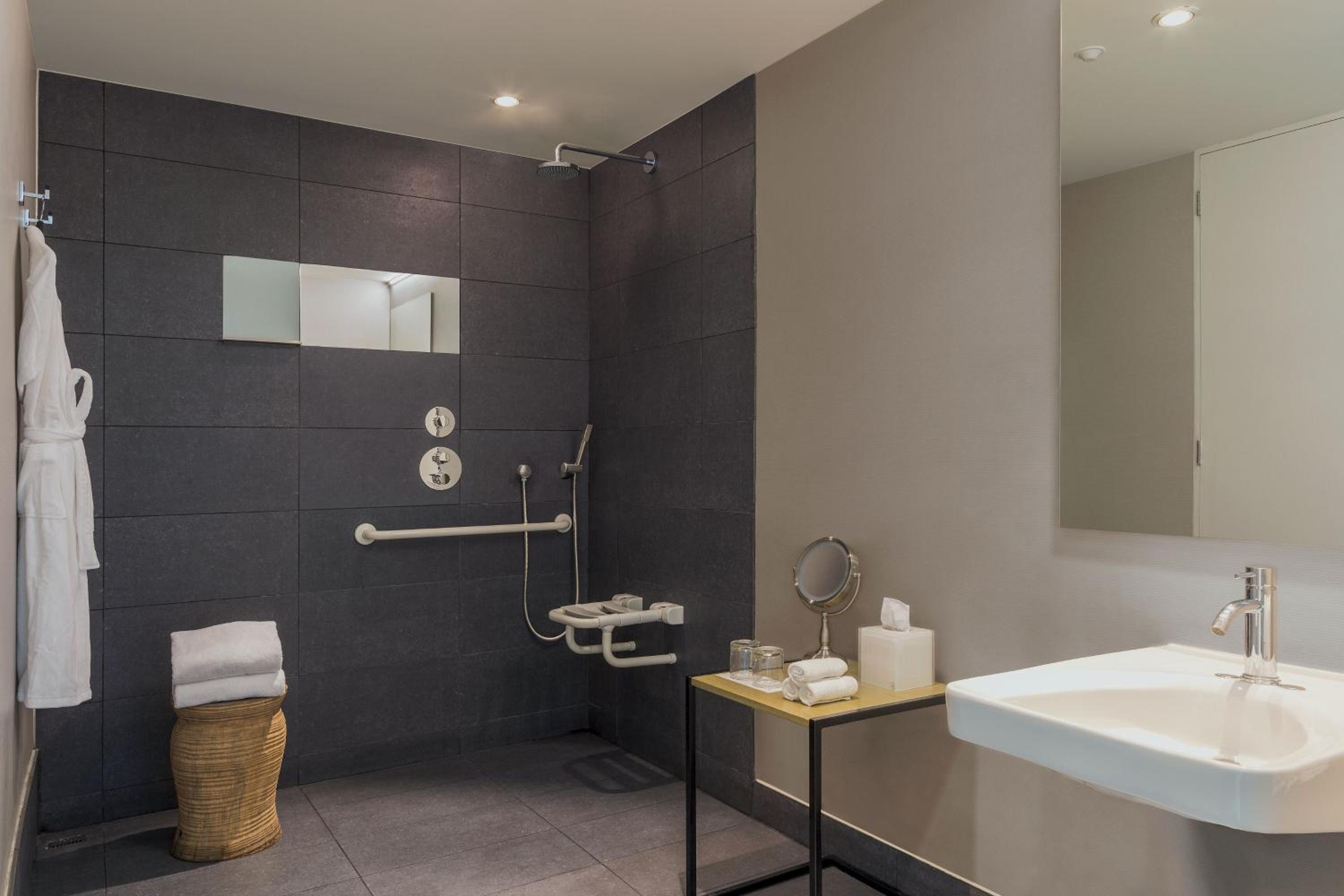 Wonderful, Guest room, 1 King, City view - Photo 3