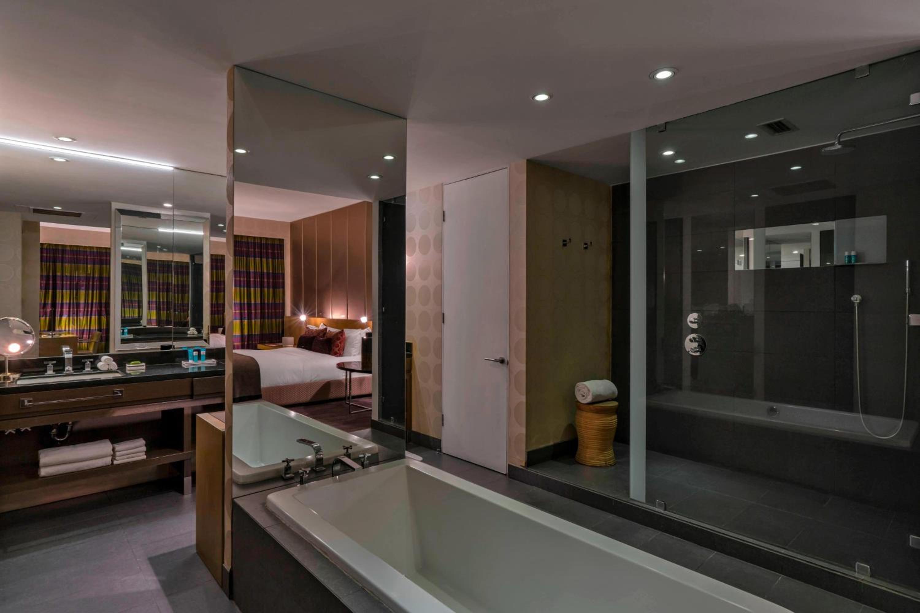 Fantastic, Suite, 1 King, City view - Photo 4