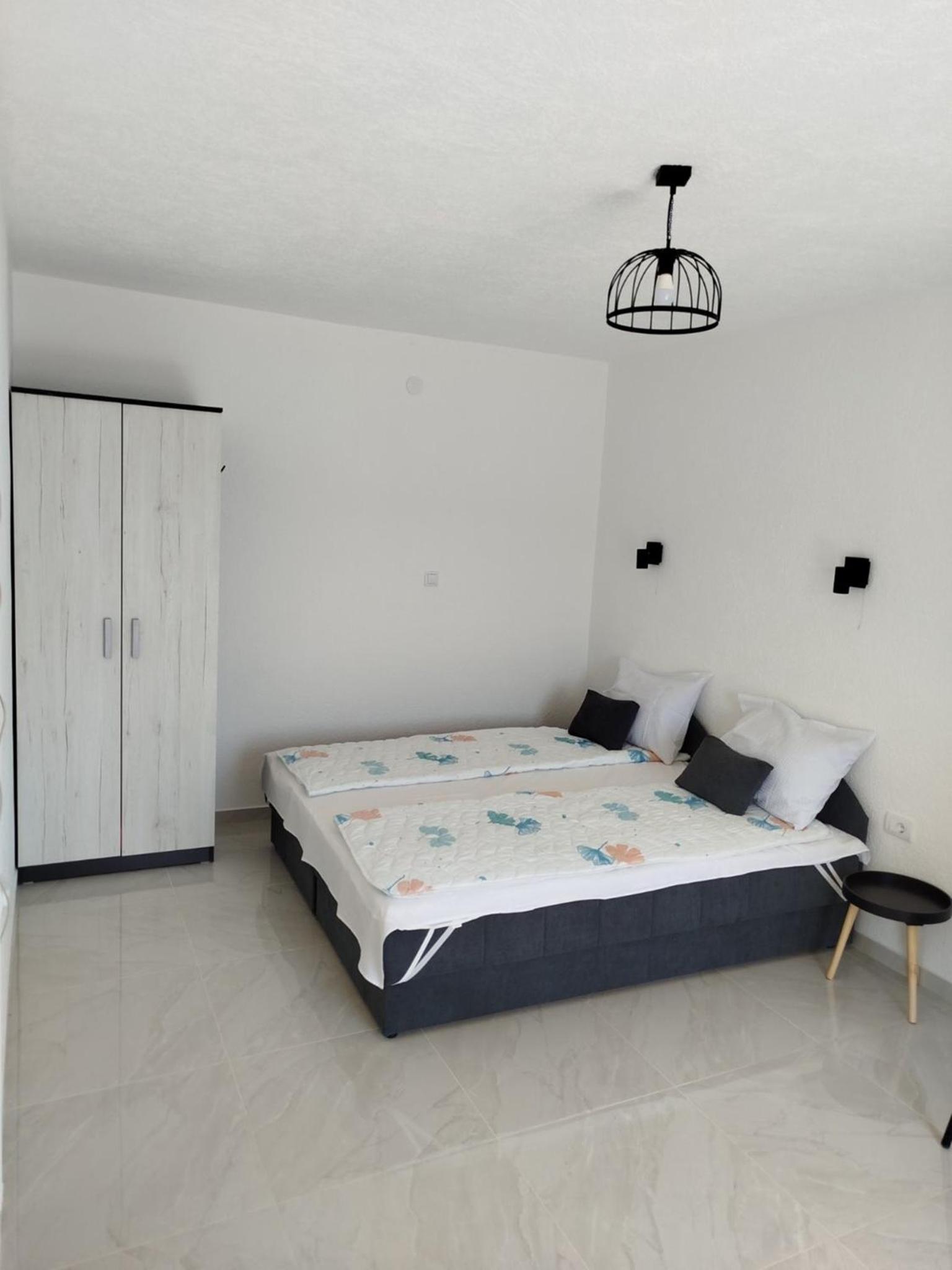 Studio Apartment - Photo 1