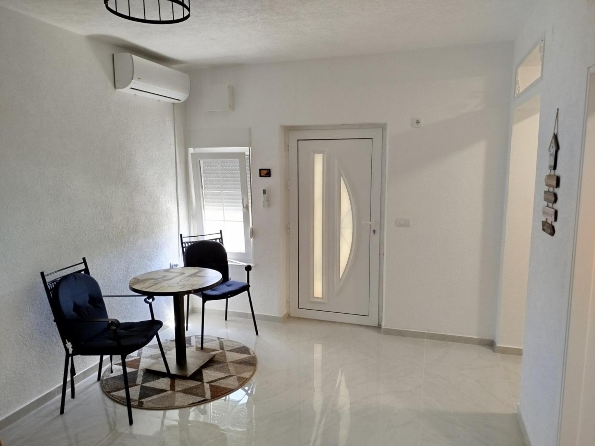 Studio Apartment - Photo 4