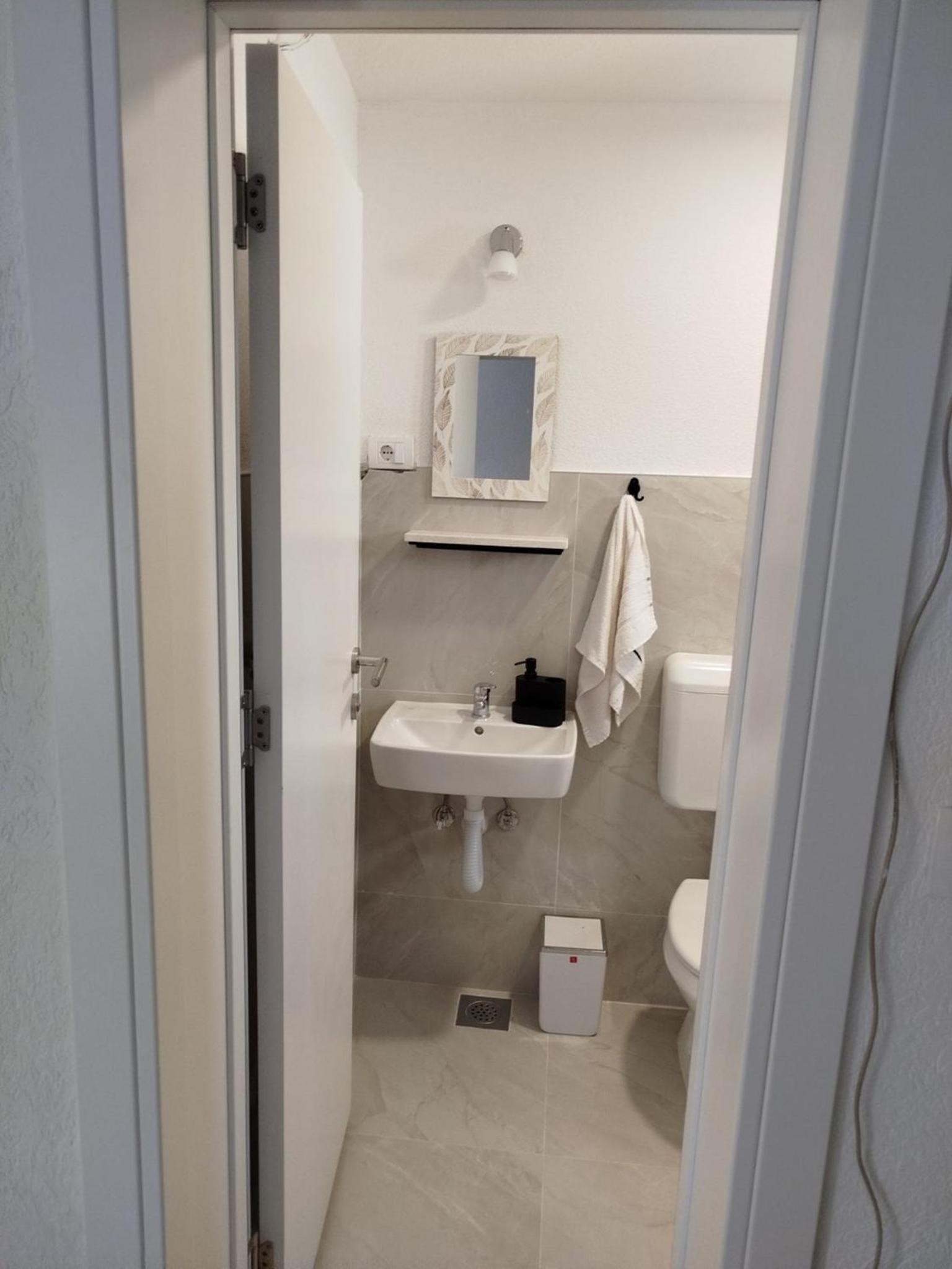 Studio Apartment - Photo 10