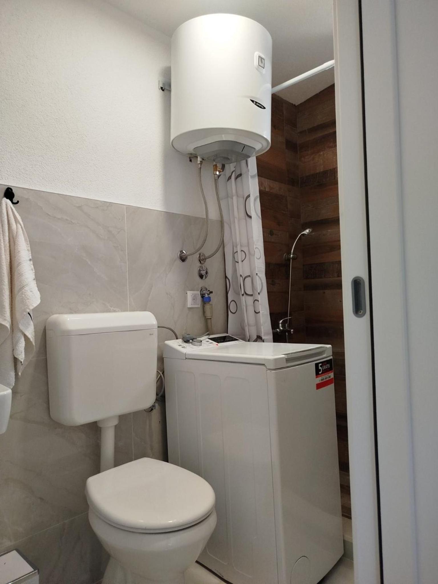 Studio Apartment - Photo 11