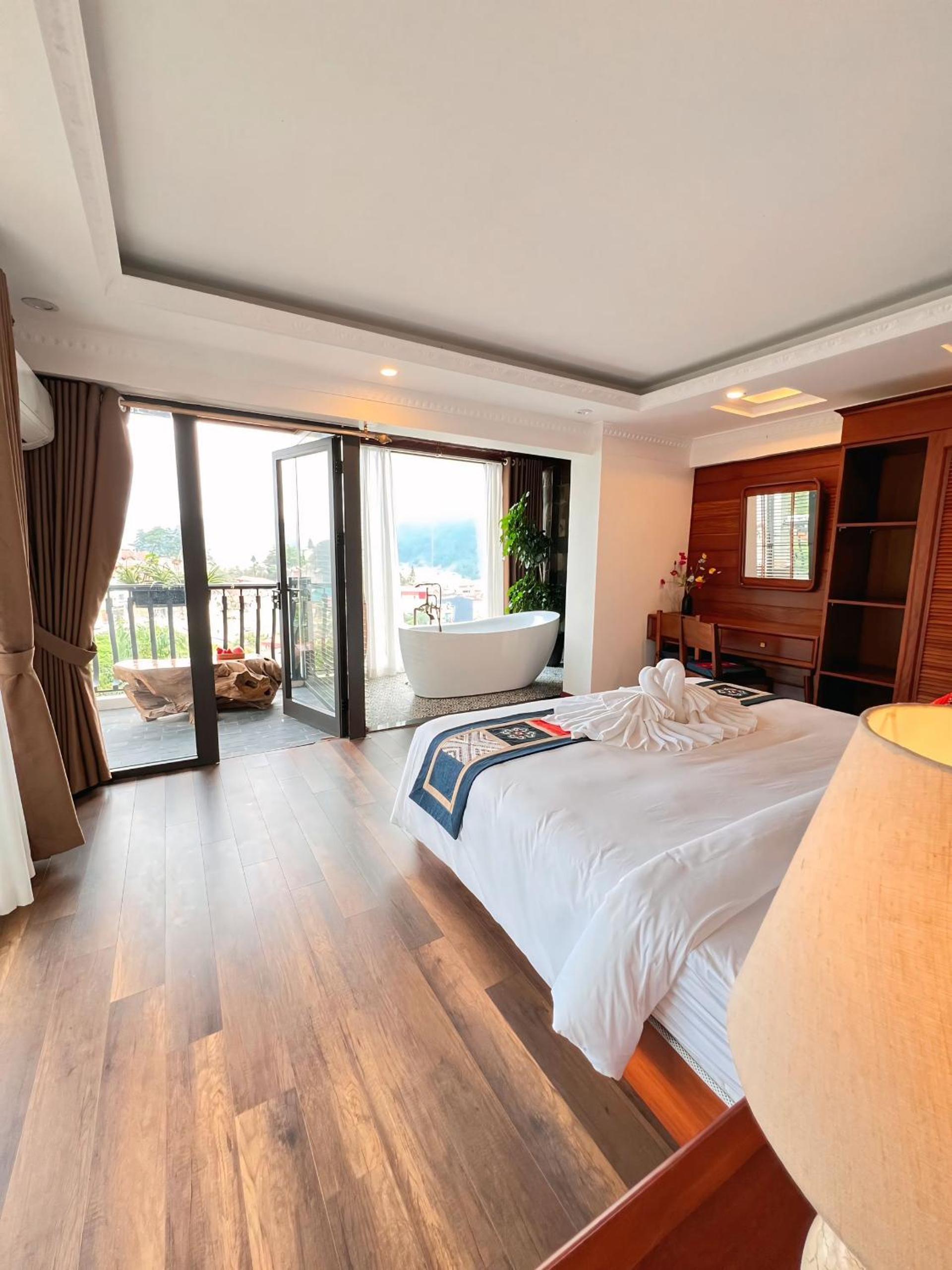 One-Bedroom Apartment - Photo 2