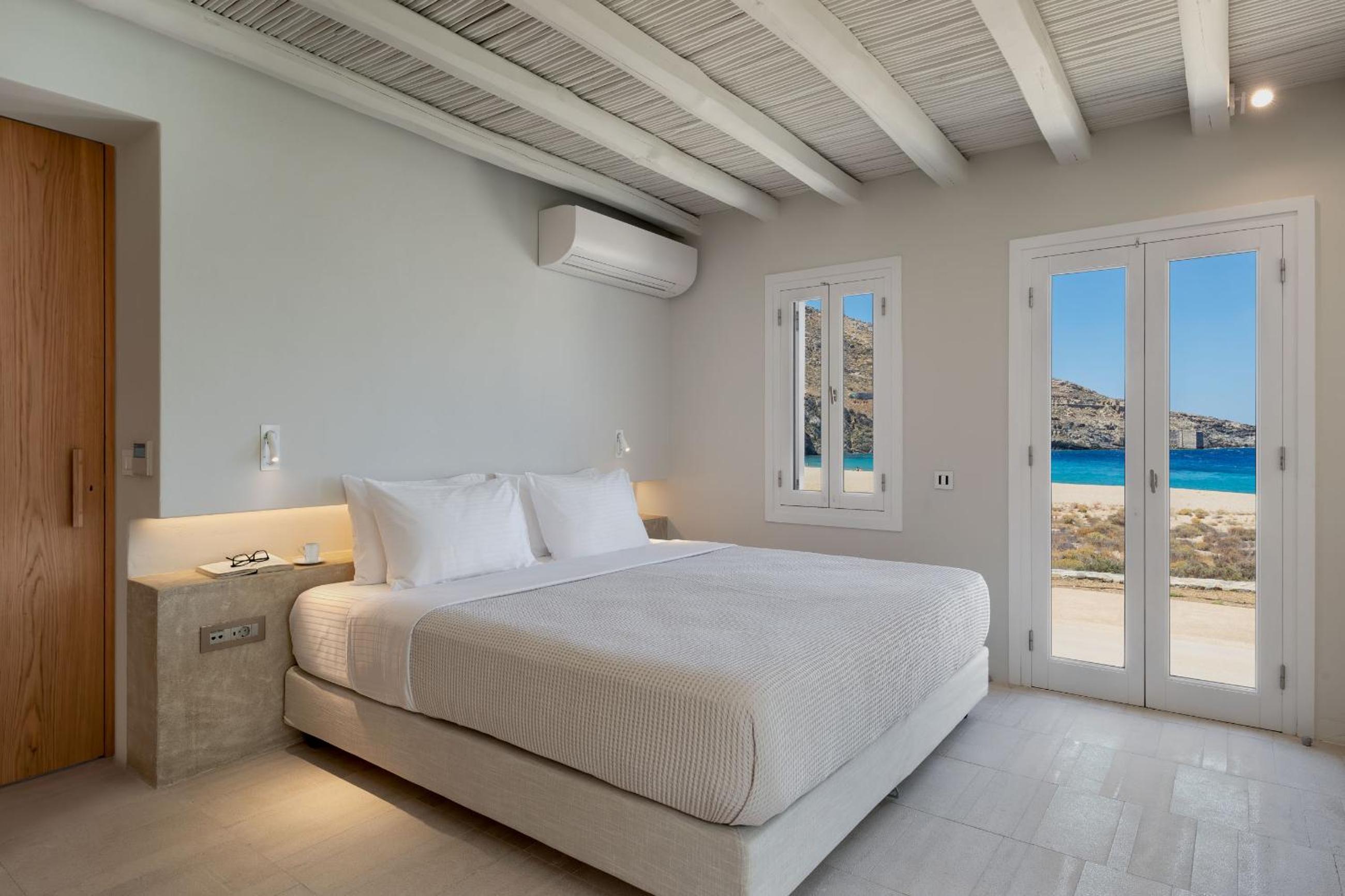  Beachfront 4 Bedroom Villa with Hammam photo 1