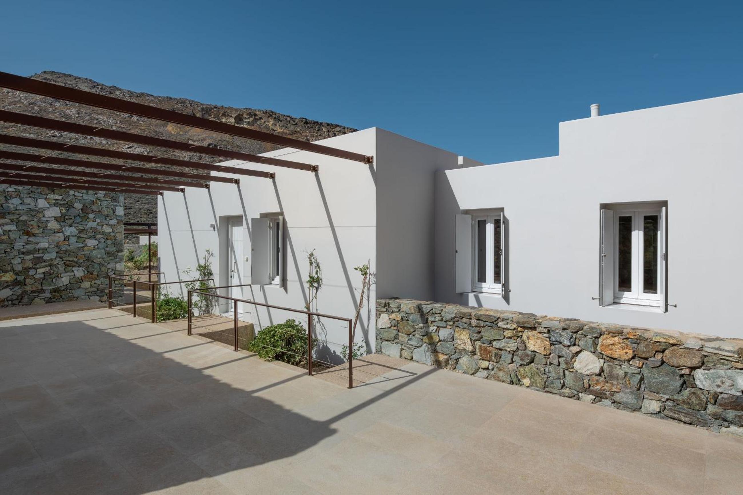  Beachfront 4 Bedroom Villa with Hammam photo 3