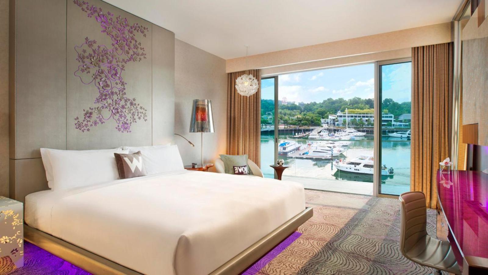 Premier Room, 1 Super King Bed, Balcony, Marina View