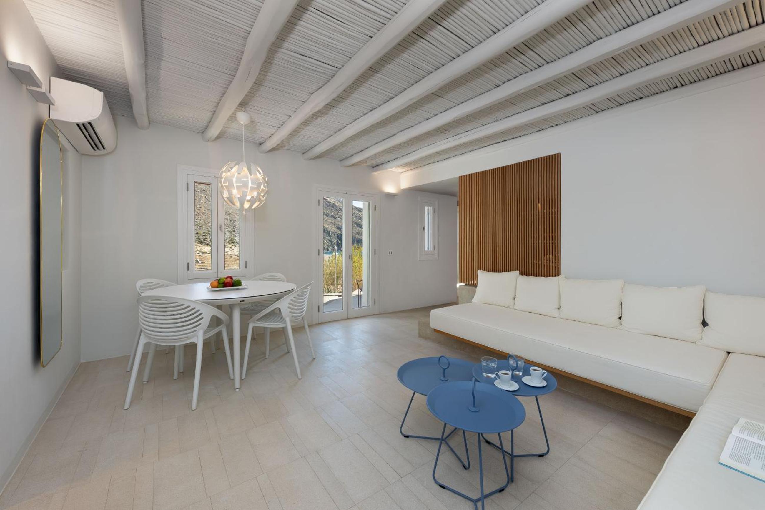 Beachfront 4 Bedroom Villa with Mini Gym & Hammam photo 3