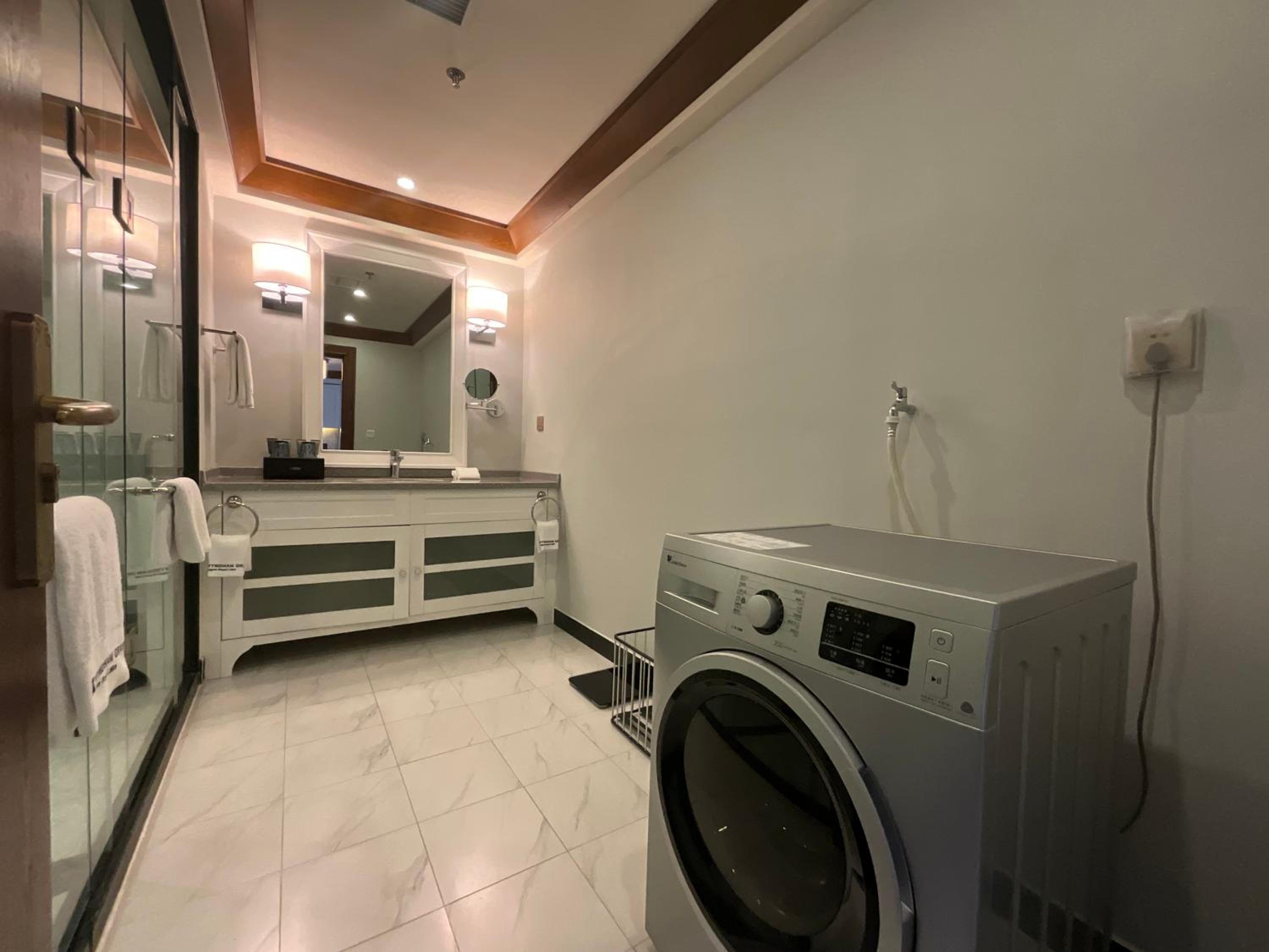 Studio Room with Shwedagon Pagoda View - Photo 17