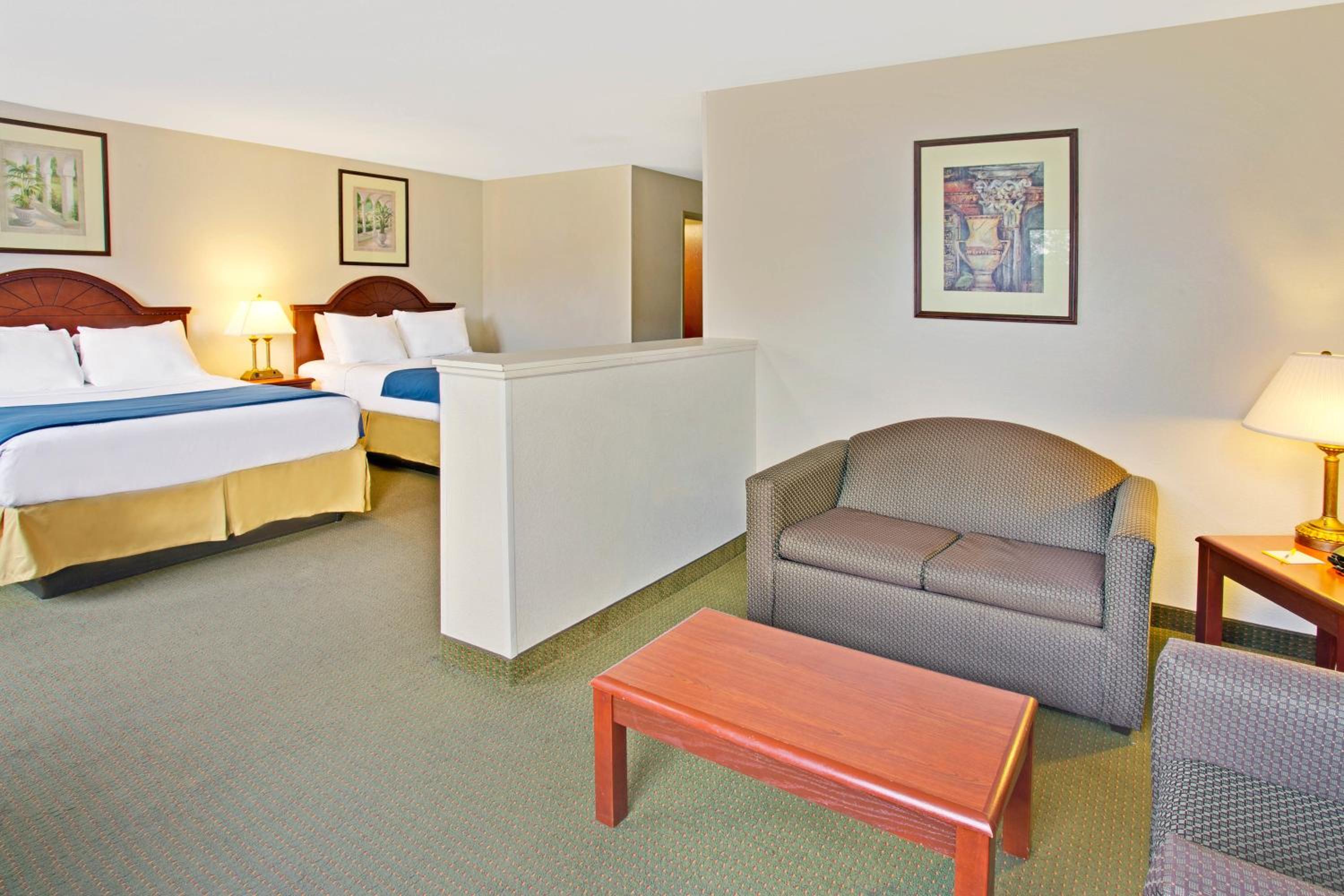 Studio Suite with Two Queen Beds - Non-Smoking photo 1
