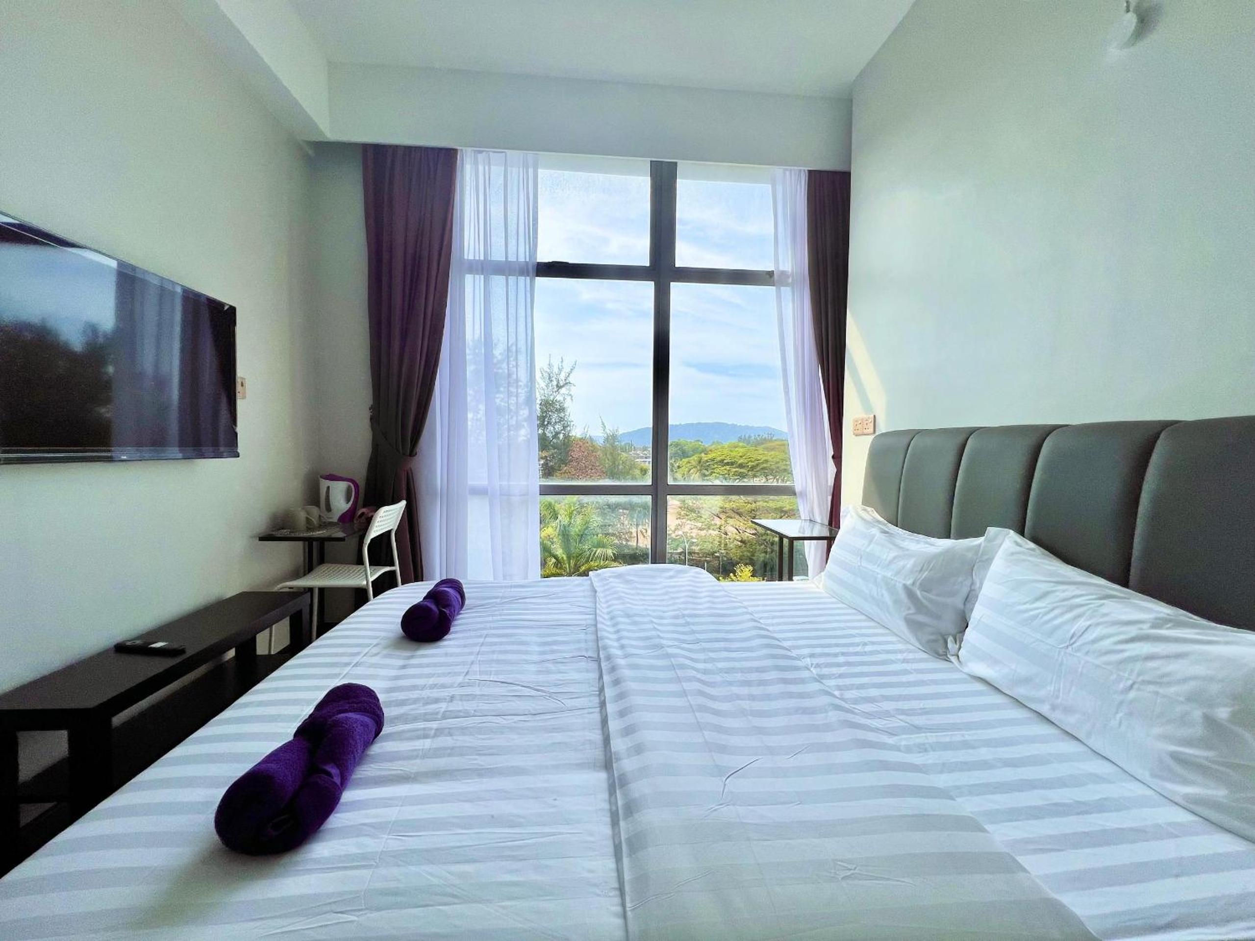 Queen Room with Garden View