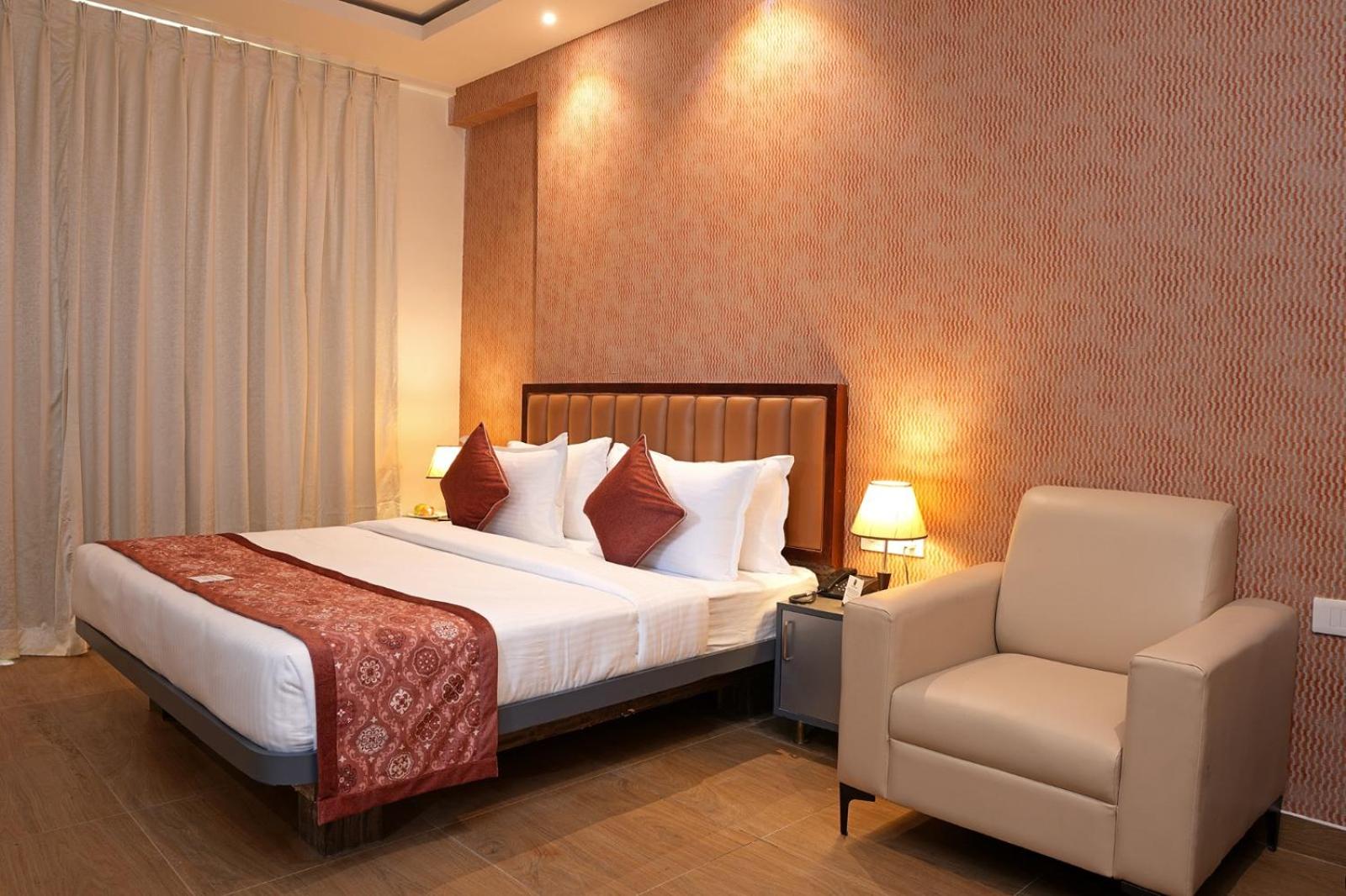 Suite - Photo 1