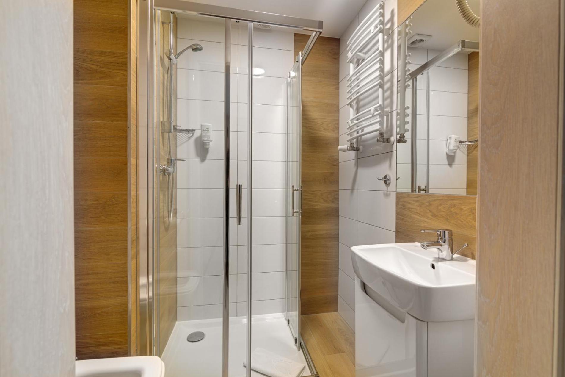 Double Room with Balcony - Photo 4