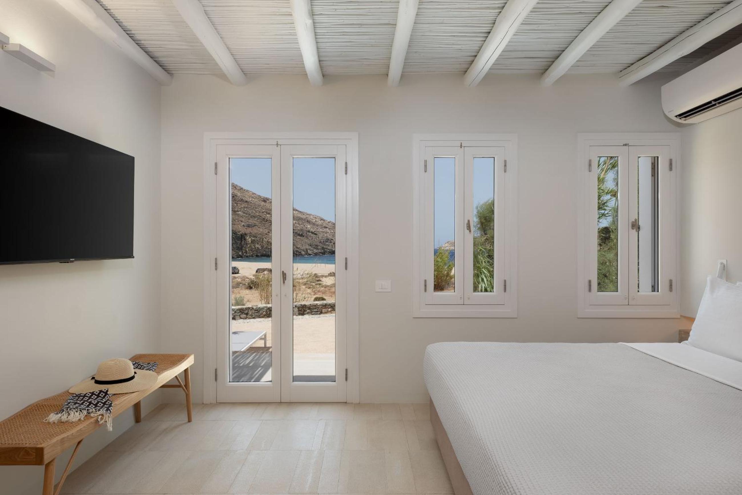  Beachfront 2 Bedroom Villa with Hammam photo 2