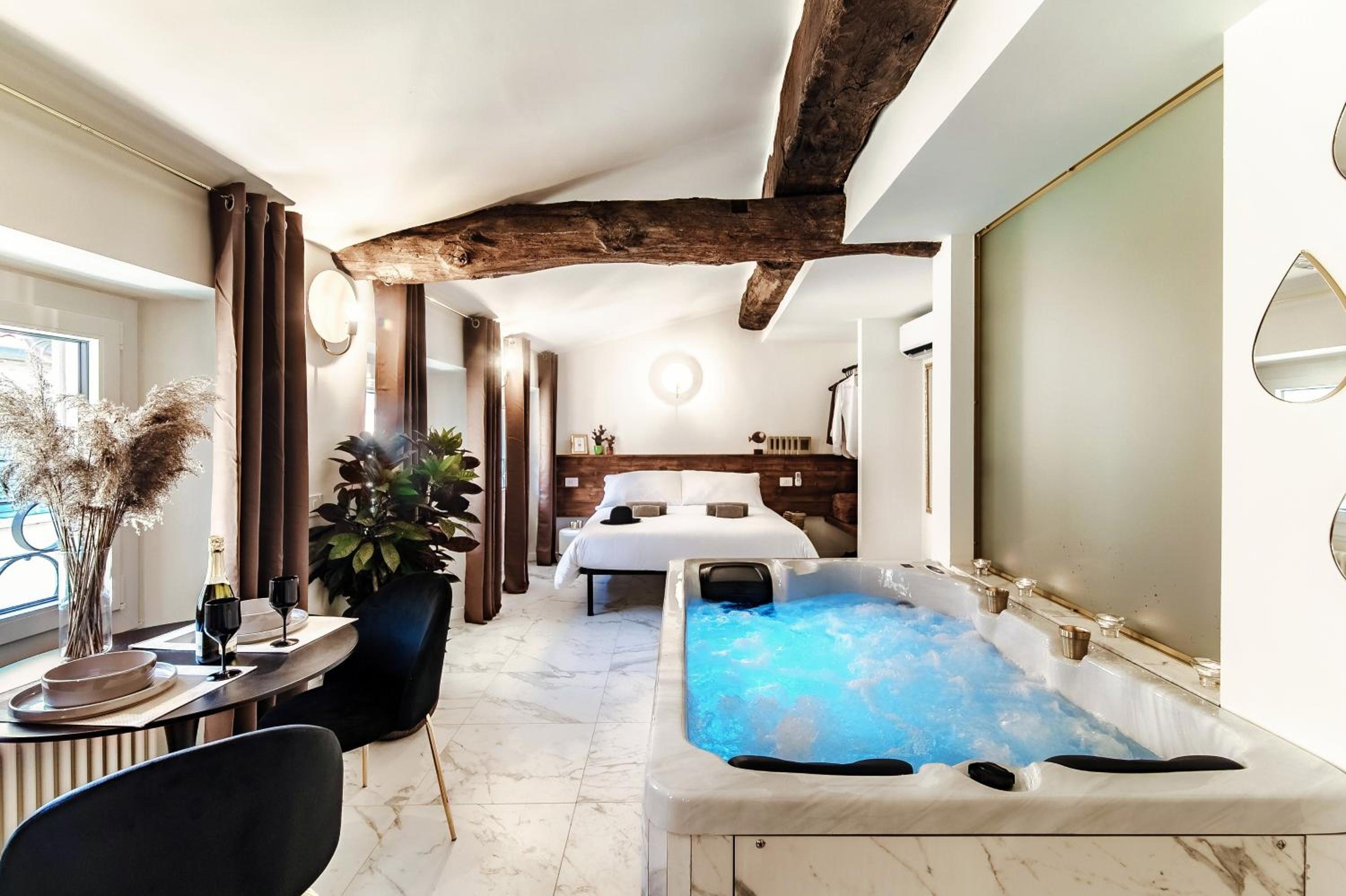 One-Bedroom Apartment with Spa Bath