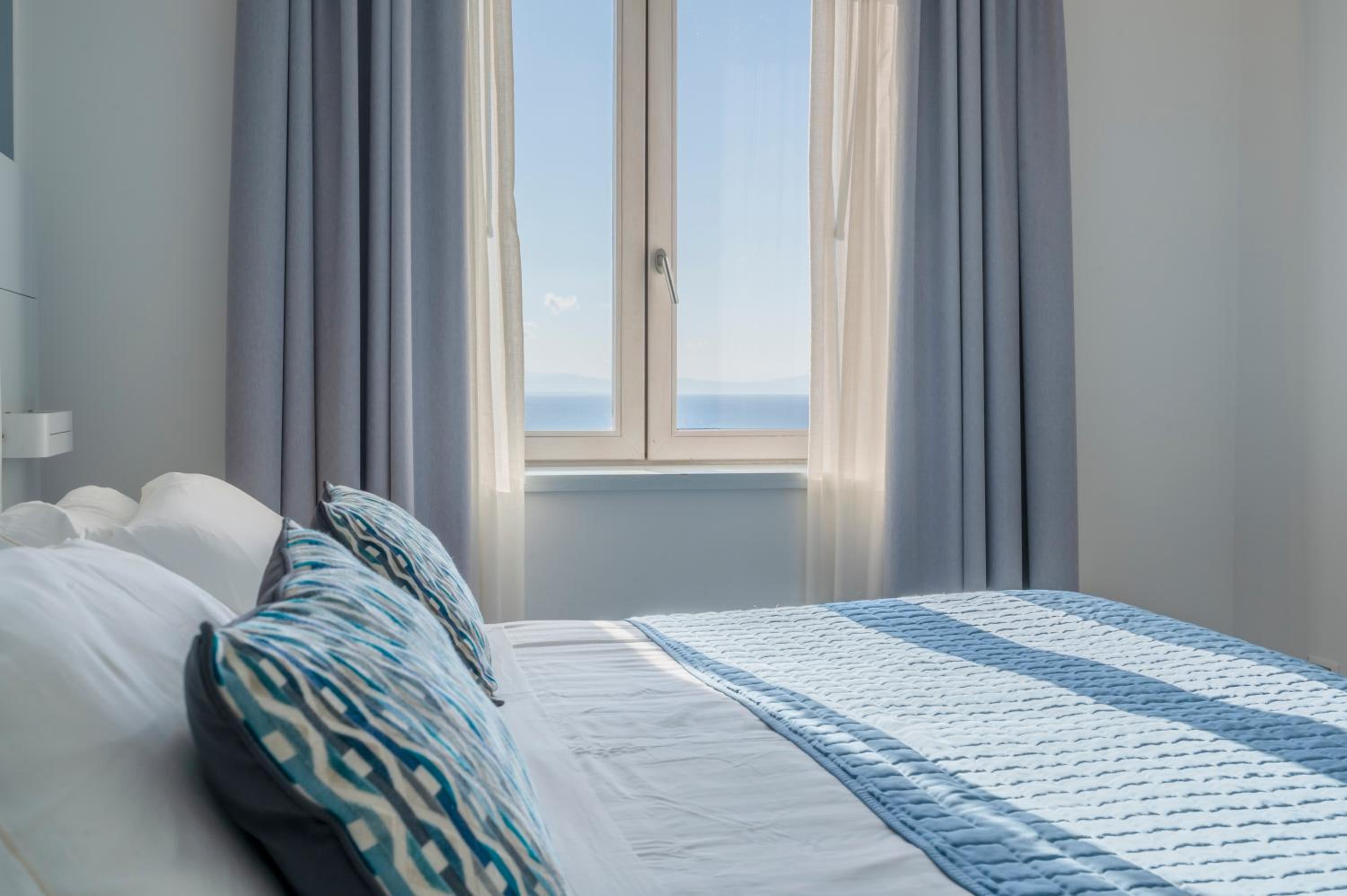 Superior Family Room with Partial Sea View - Photo 9