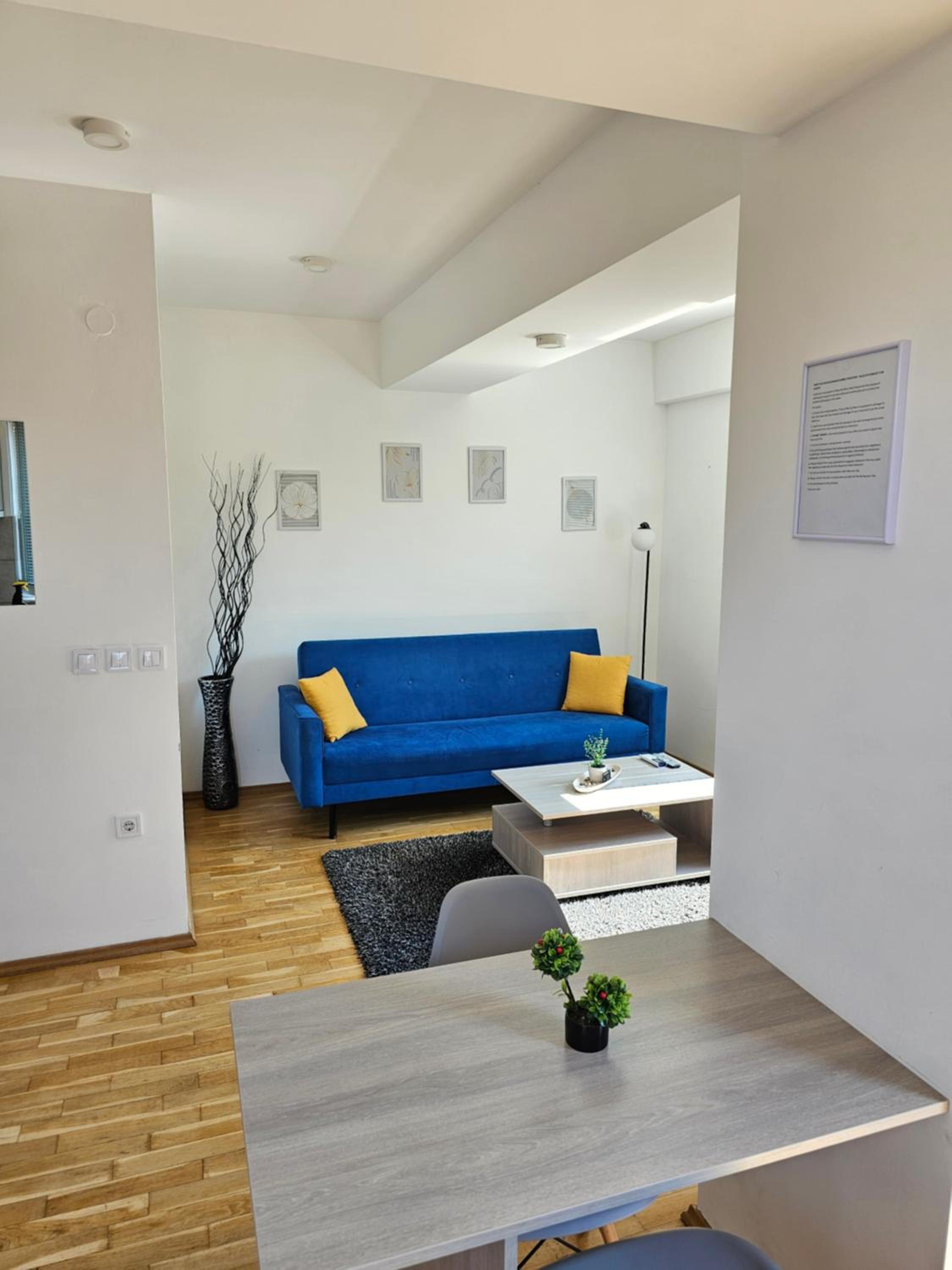 One-Bedroom Apartment photo 1