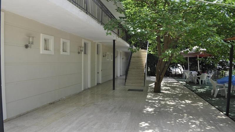 Deluxe Double Room (2 Adults + 1 Child) photo 2