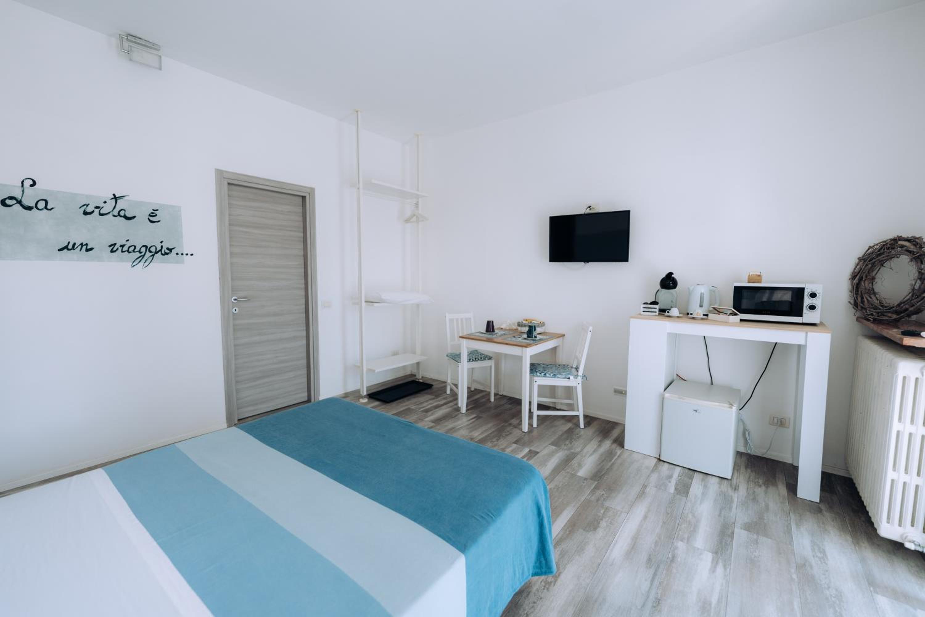 Deluxe Double or Twin Room - Photo 7