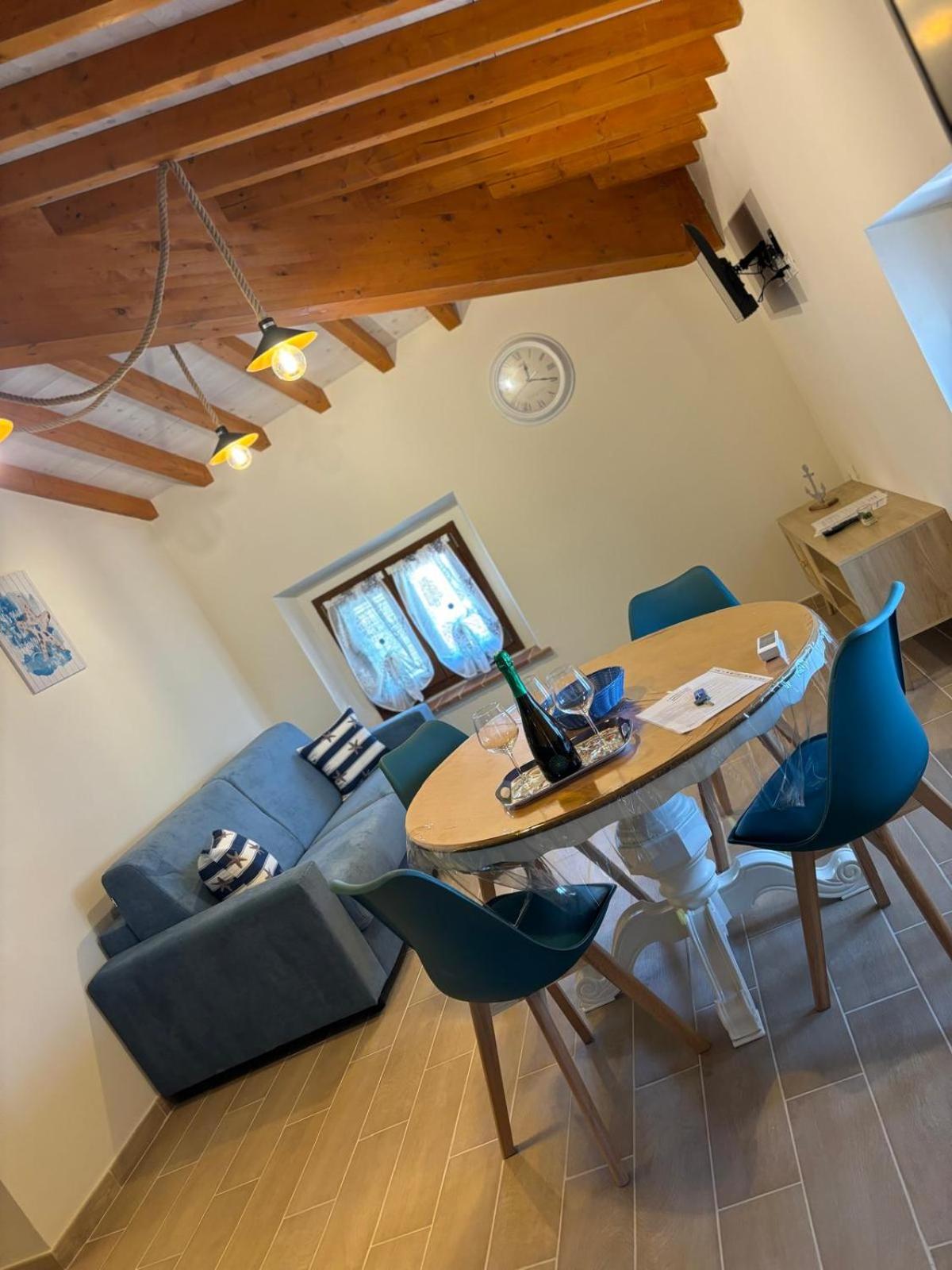 Deluxe Two-Bedroom Apartment with Garden View photo 1