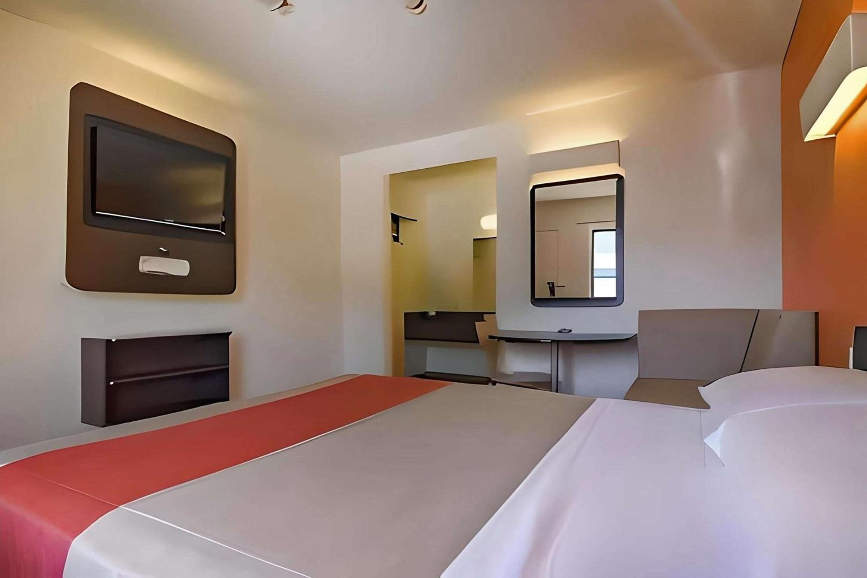 King Room - Non-Smoking photo 1