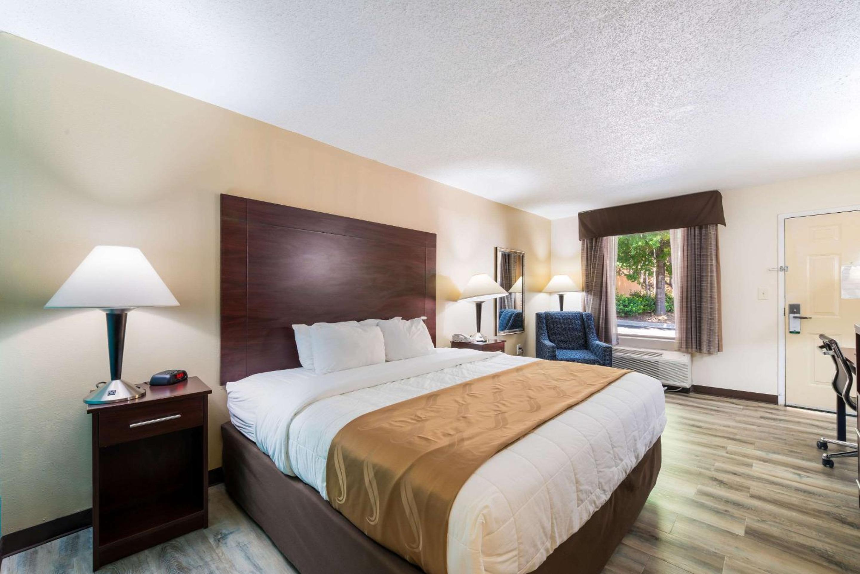 King Room - Non-Smoking - Photo 1