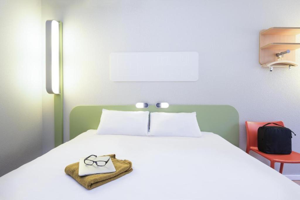 Standard Double Room - City Side - Photo 5