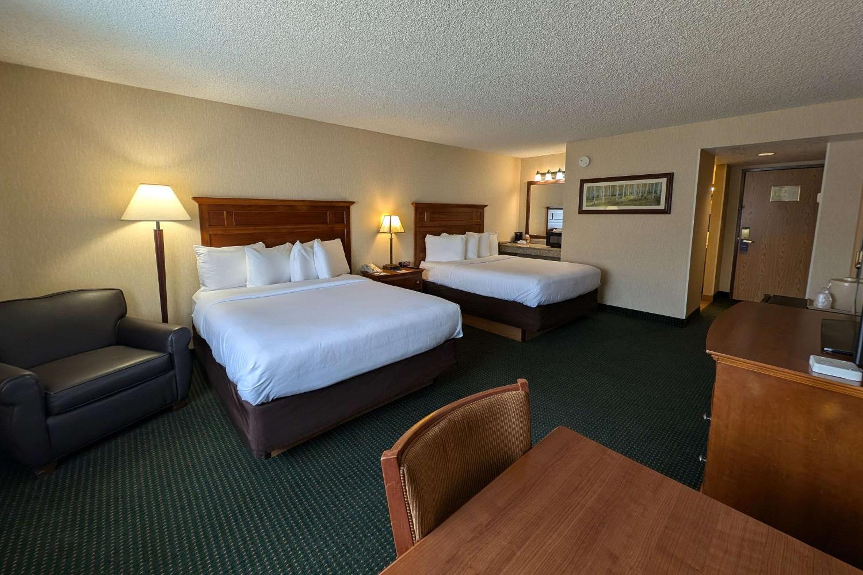 Queen Room with Two Queen Beds - Disability Access/Non-Smoking - Photo 2
