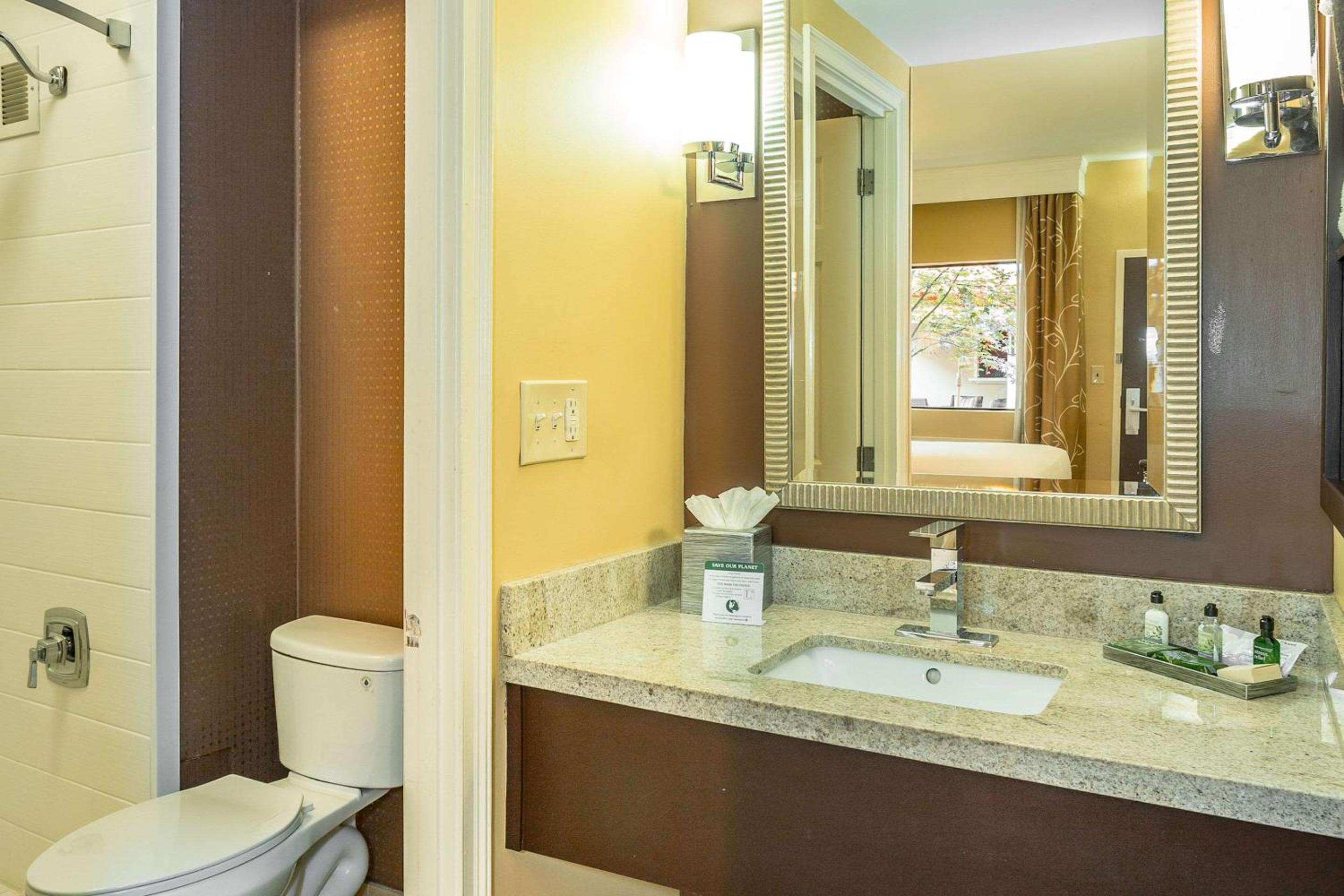 Double Room with Two Double Beds - Non-Smoking - Photo 4