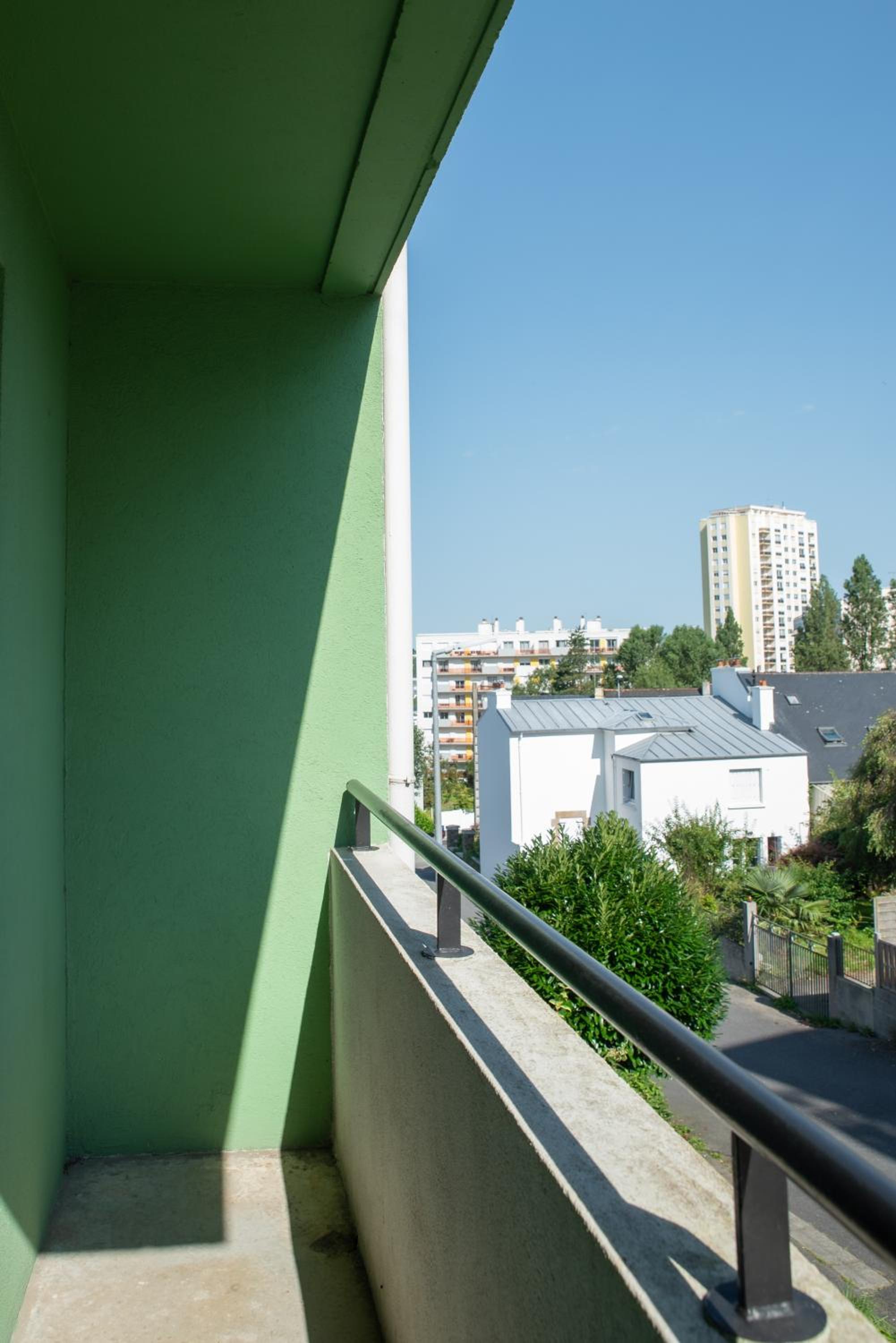Double Studio with Balcony - Photo 7