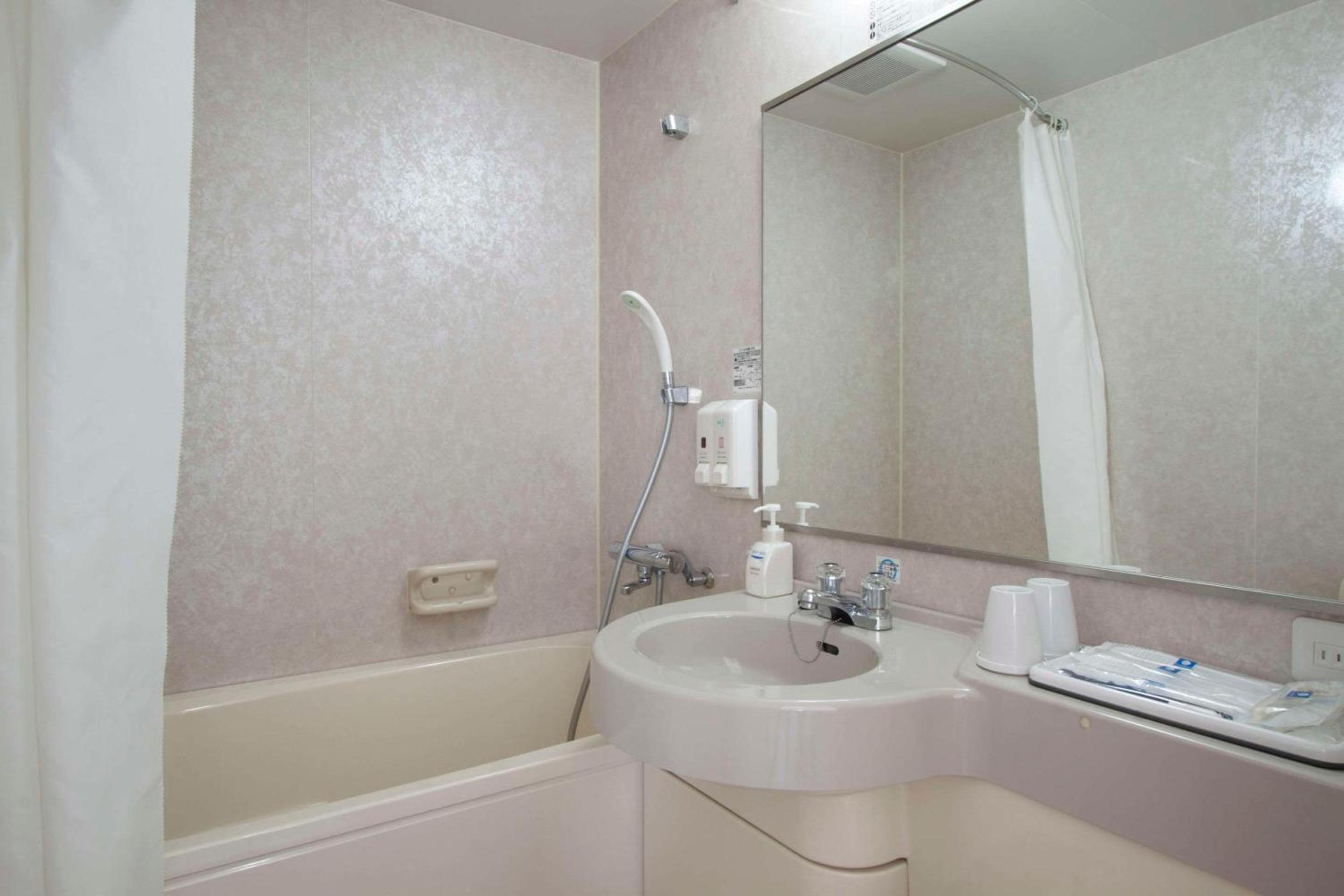 Standard Twin Room - Non-Smoking - Photo 4