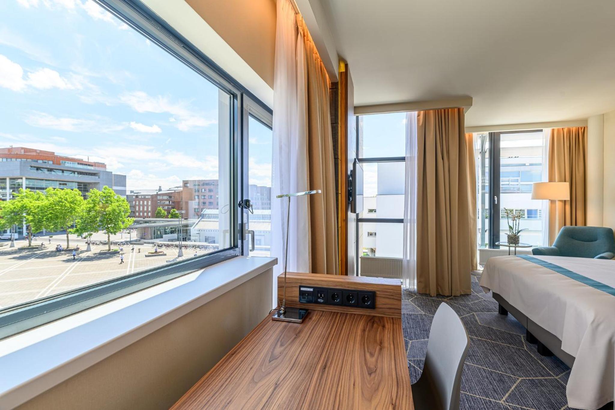 Premium King Room photo 3