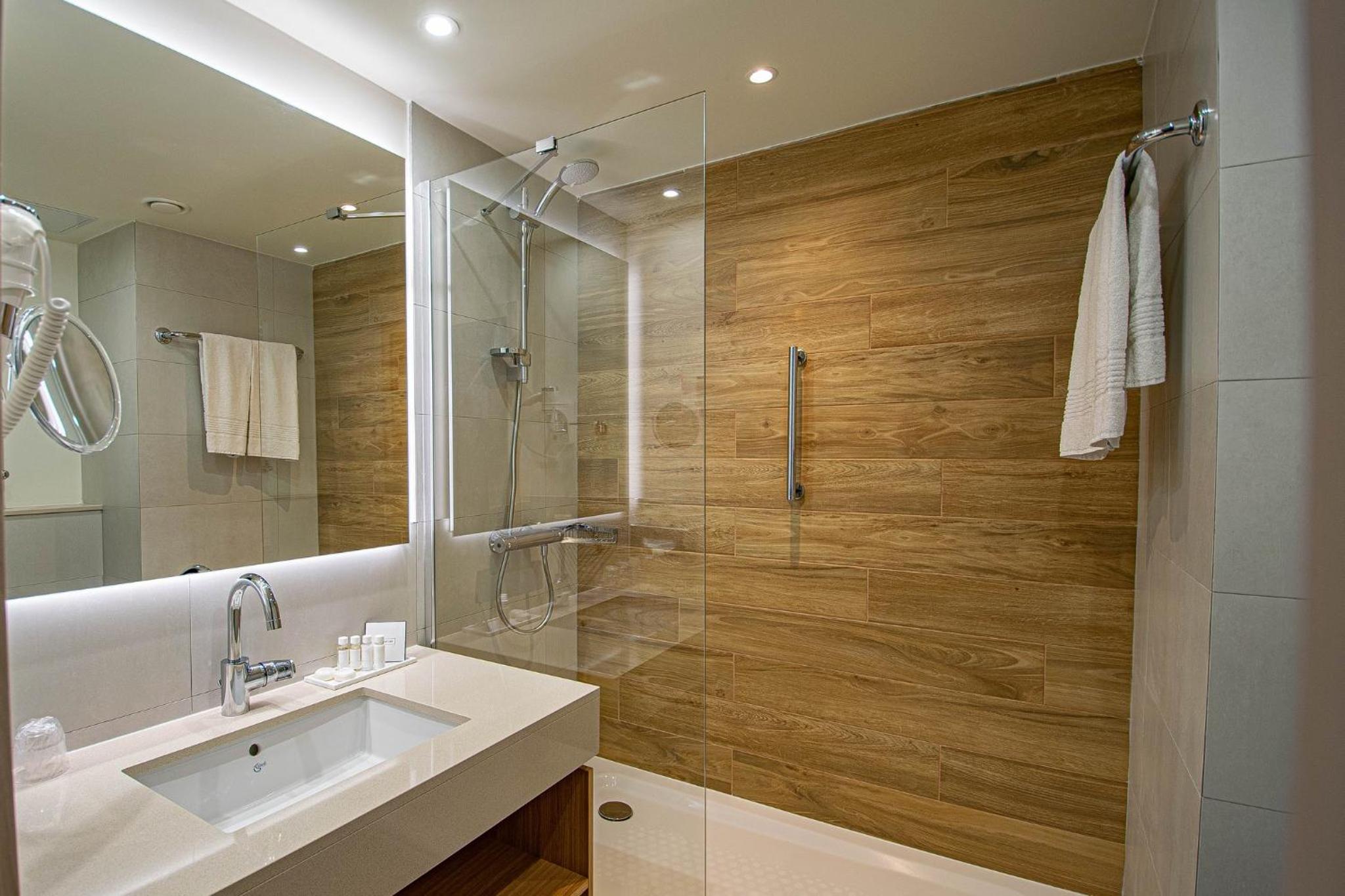 Premium Twin Room photo 2