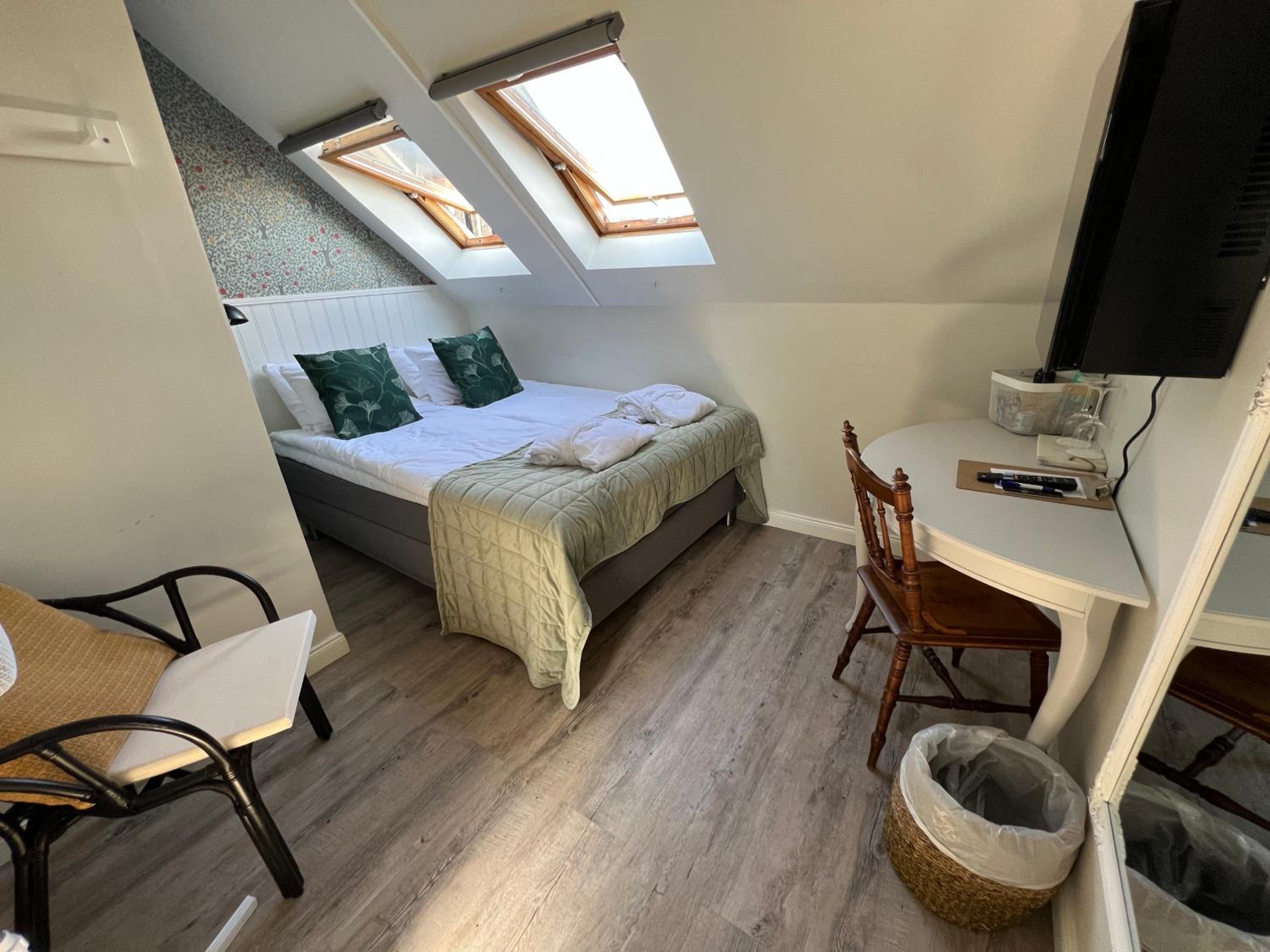 Double Room with Private External Bathroom photo 1