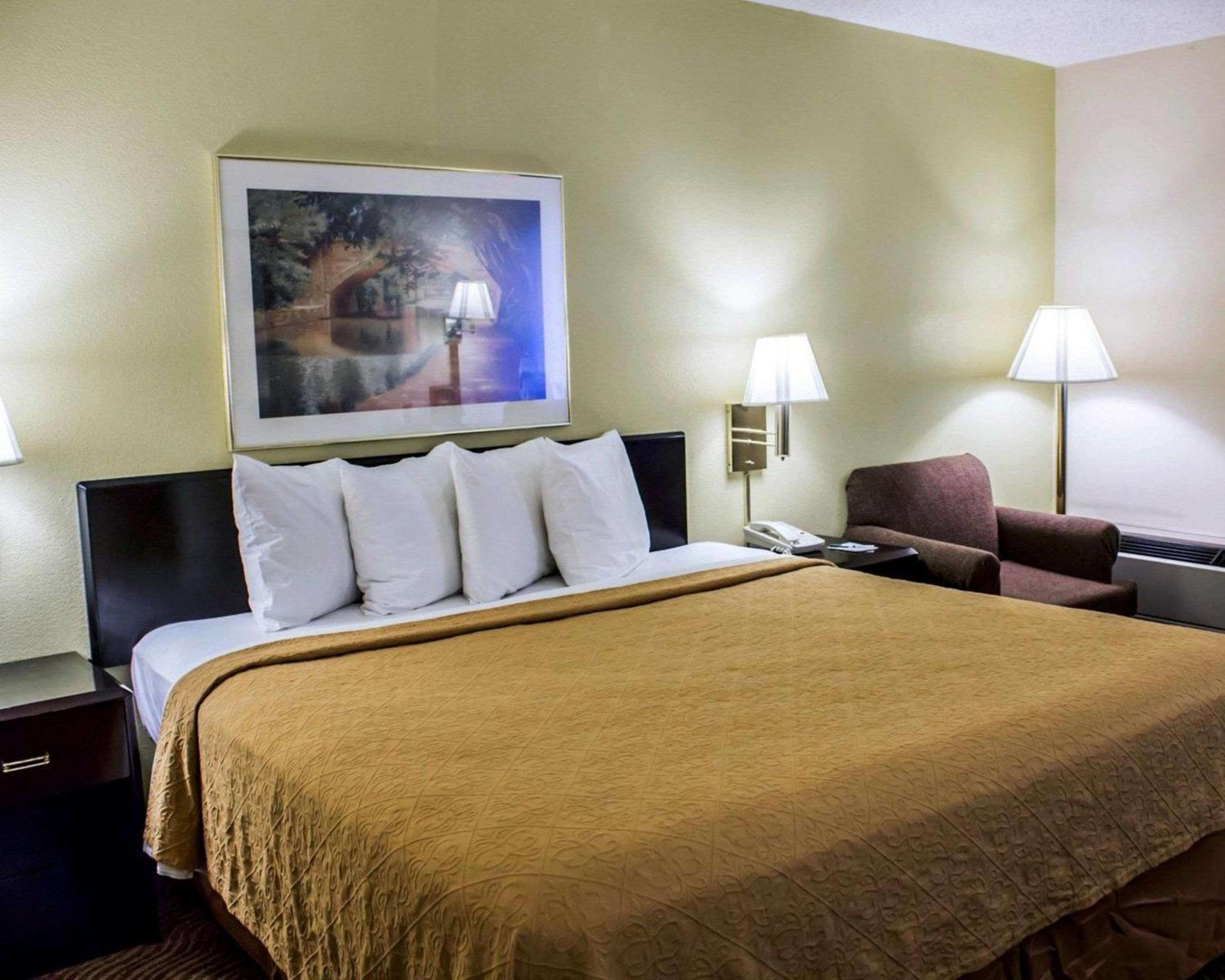 Standard King Room - Non-Smoking  - Photo 1