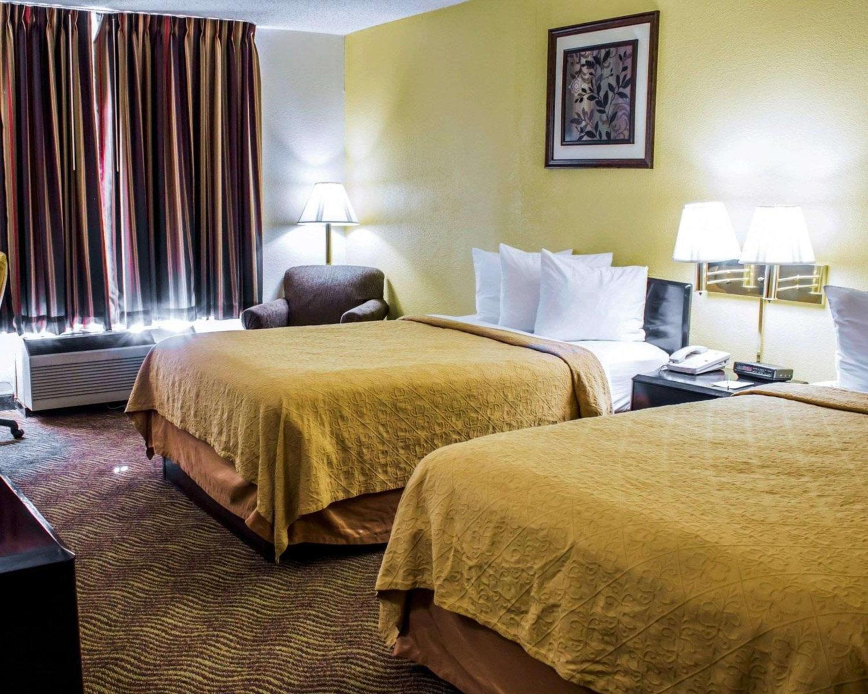 Standard Double Room with Two Double Beds - Non-Smoking - Photo 2