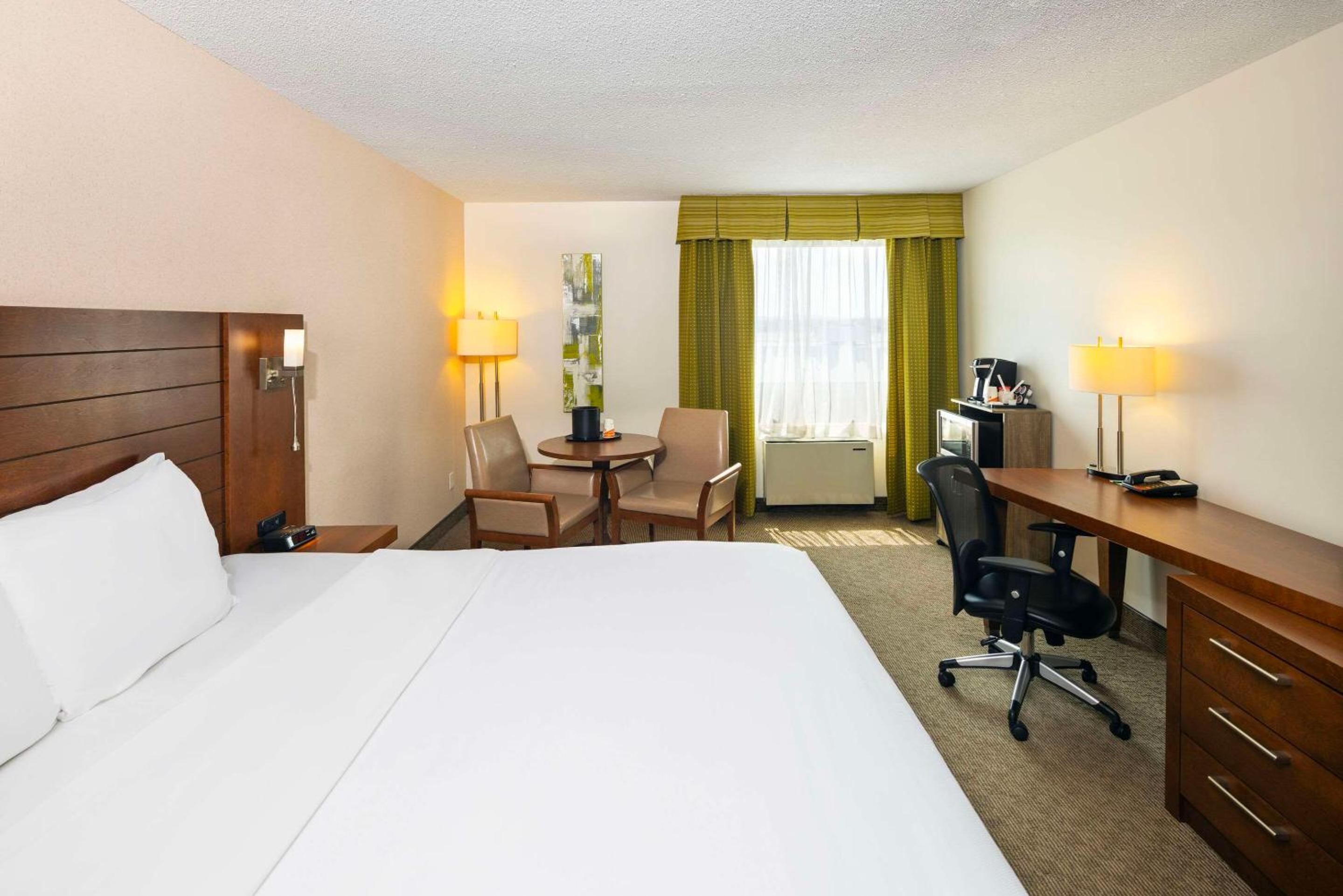 King Room - Non-Smoking photo 1