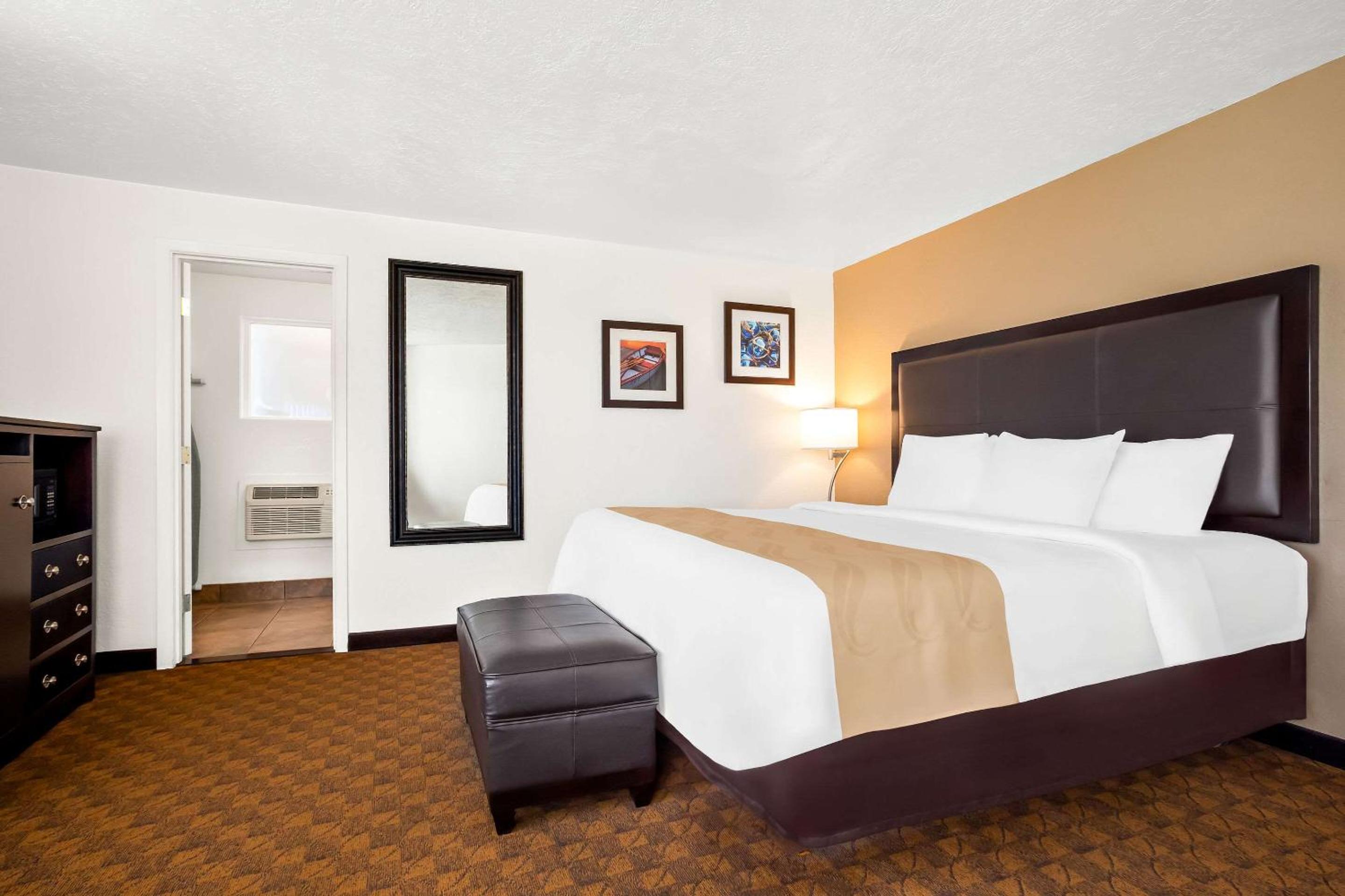 King Room - Non-Smoking - Photo 1