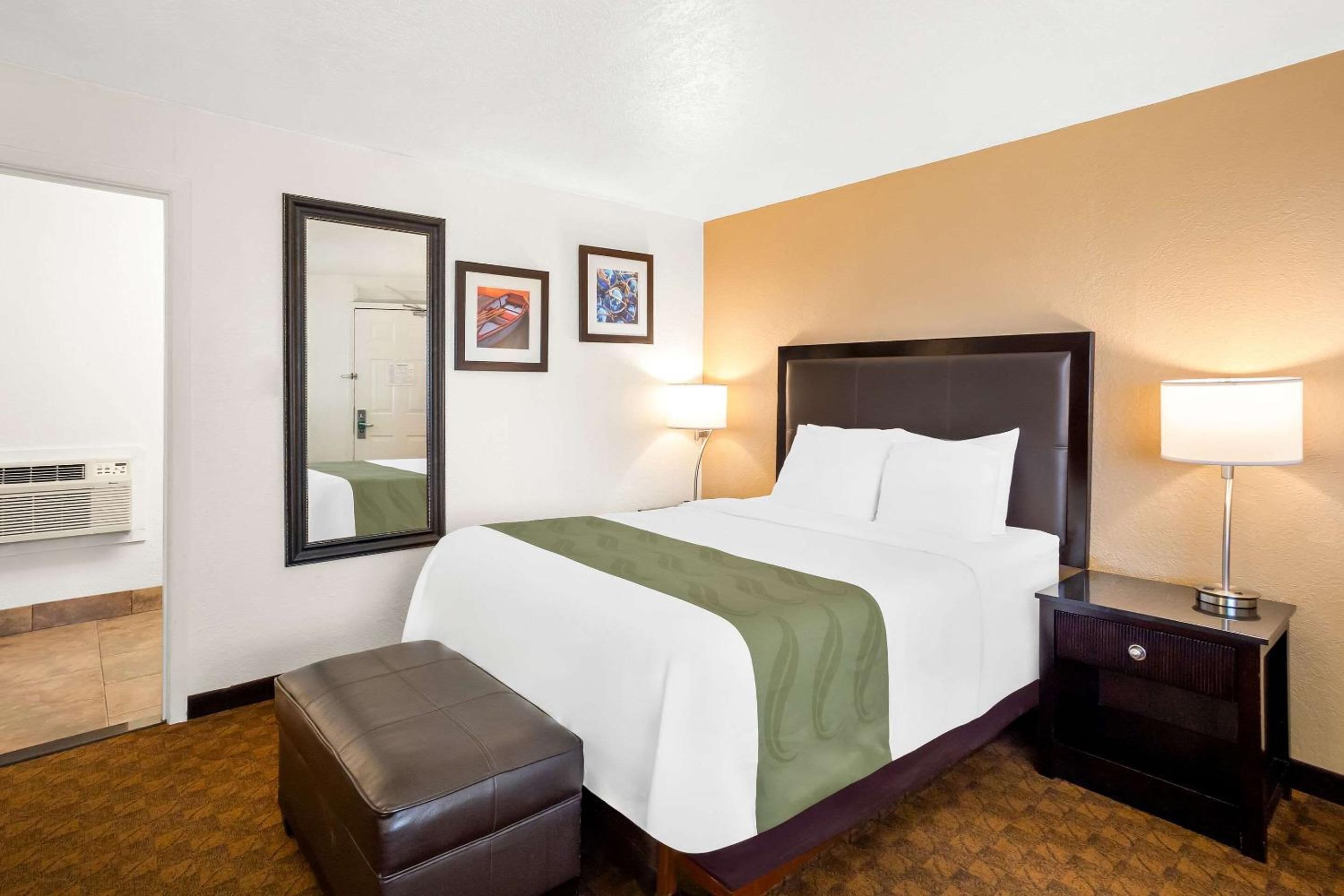 Queen Room - Non-Smoking - Photo 1