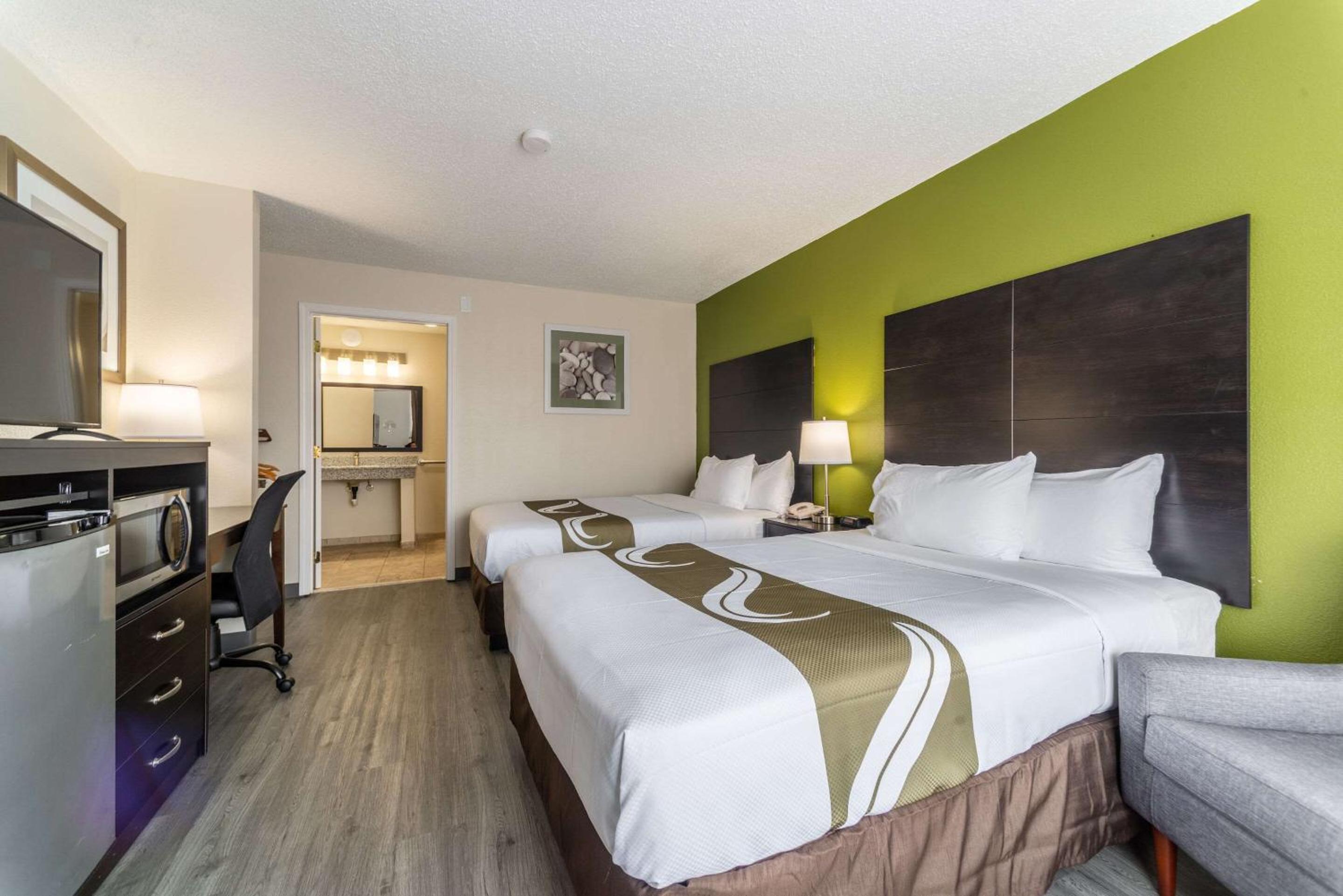 Efficiency Business Double Room with Two Double Beds - Accessible/Non-Smoking - Photo 1
