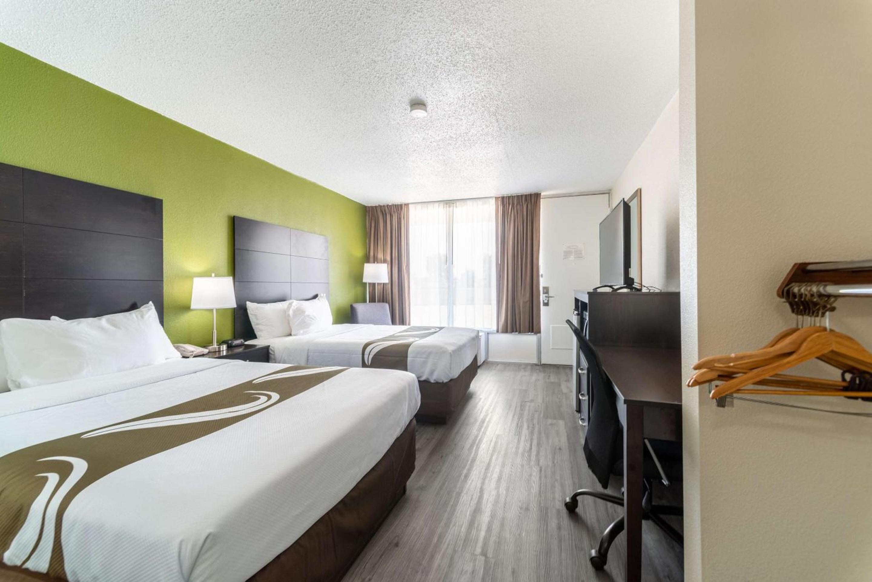 Efficiency Business Double Room with Two Double Beds - Accessible/Non-Smoking - Photo 3