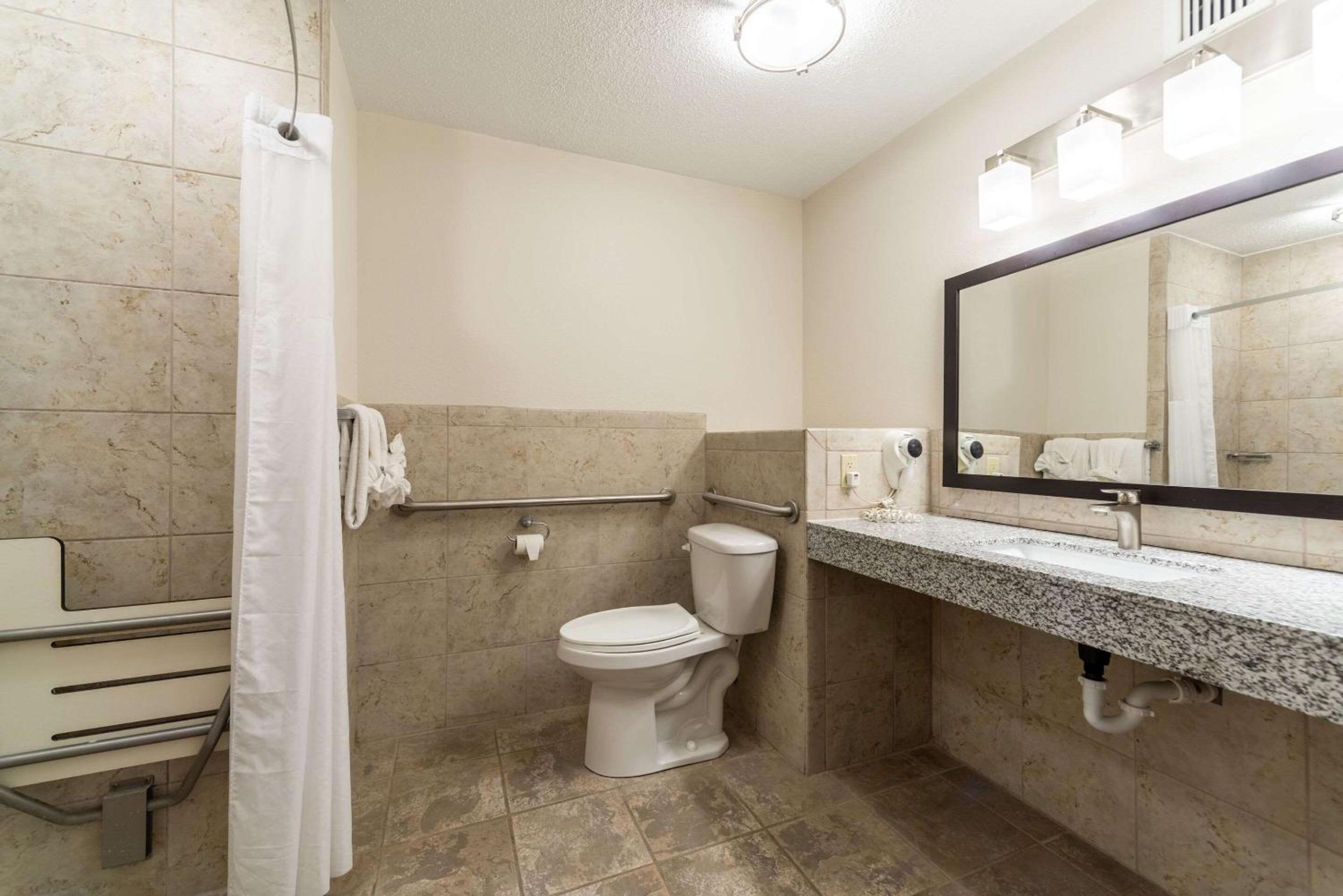 King Room - Disability Access - Photo 6