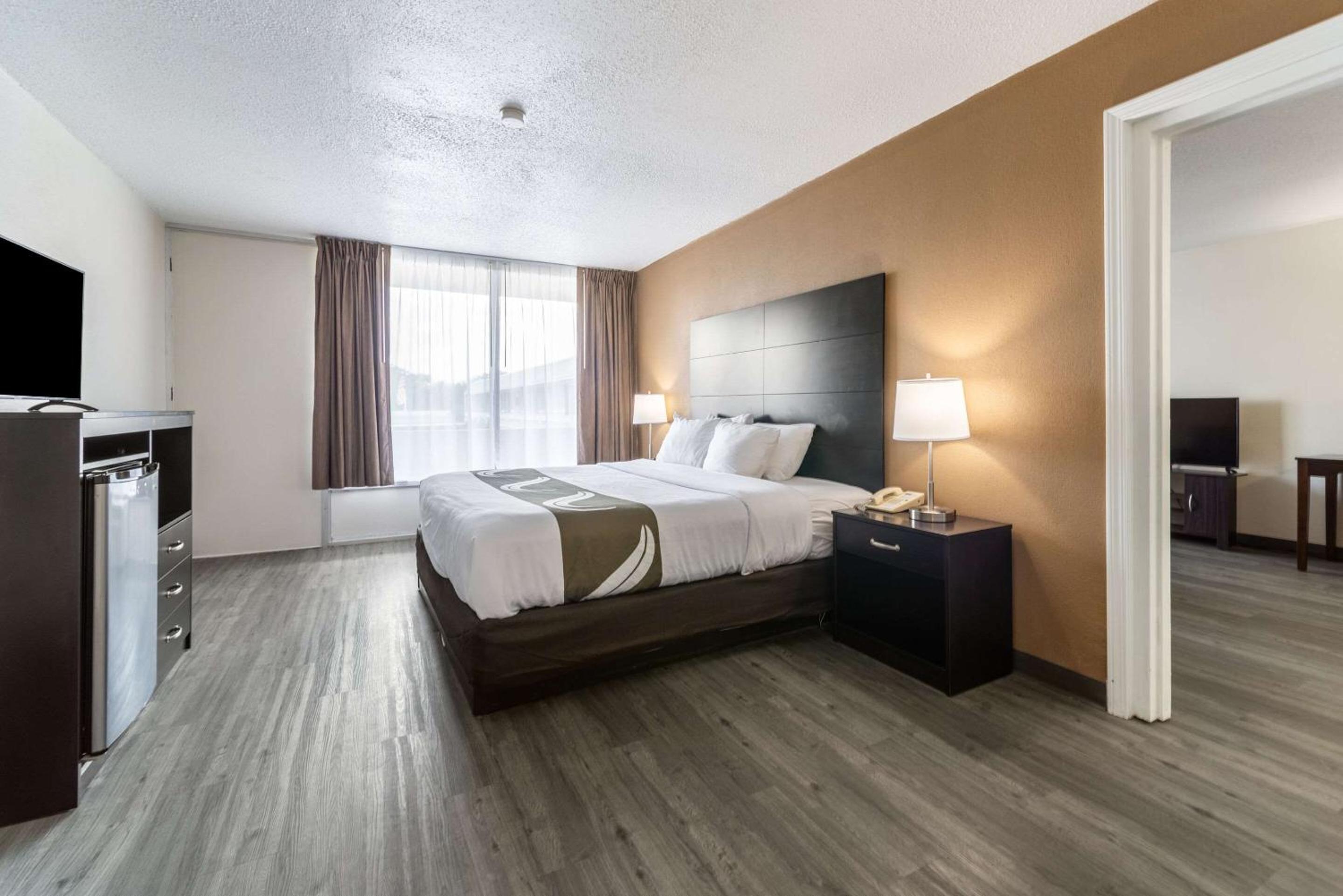 King Suite - Photo 5