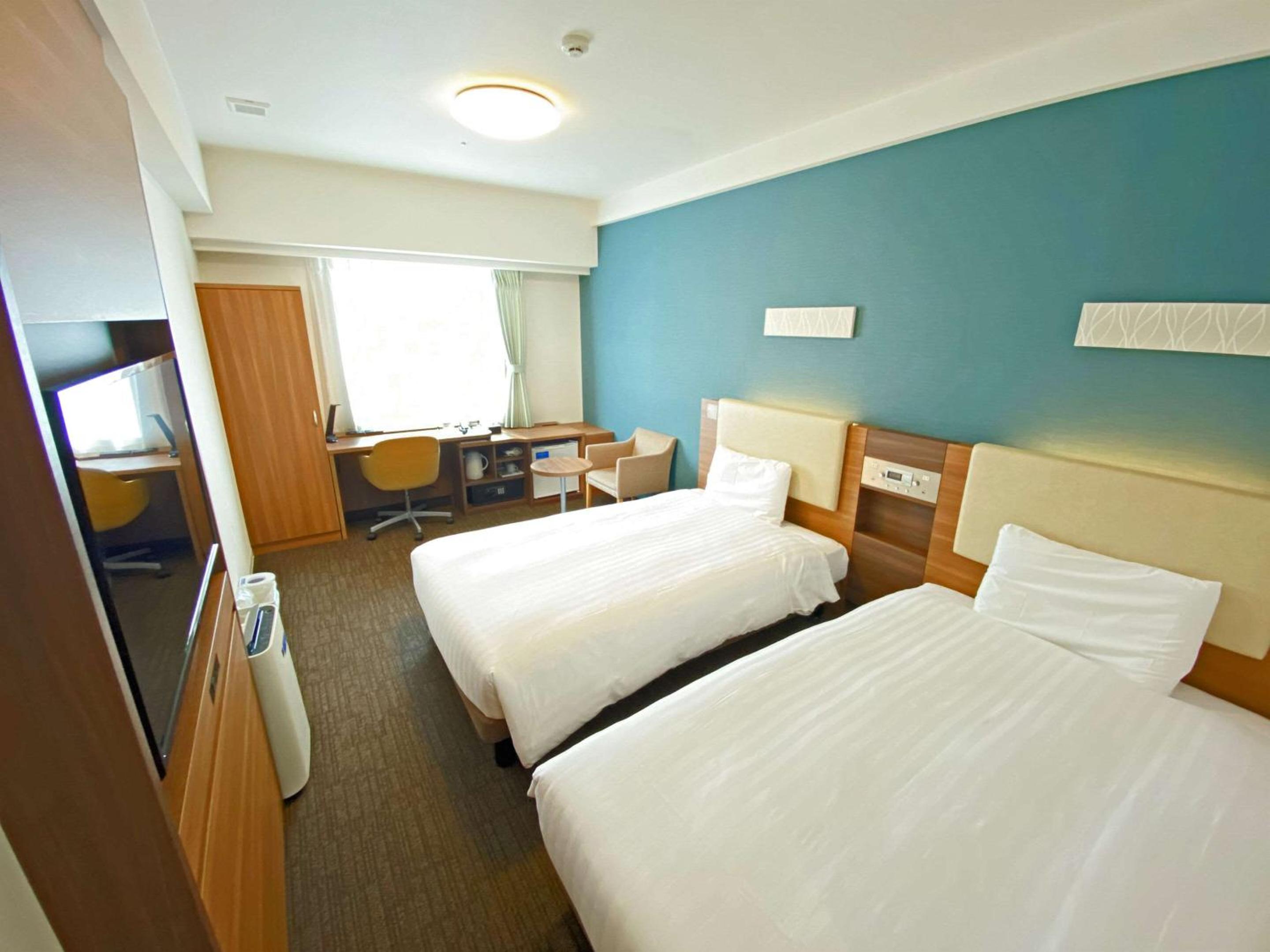 Superior Twin Room - Non-Smoking thumbnail 5